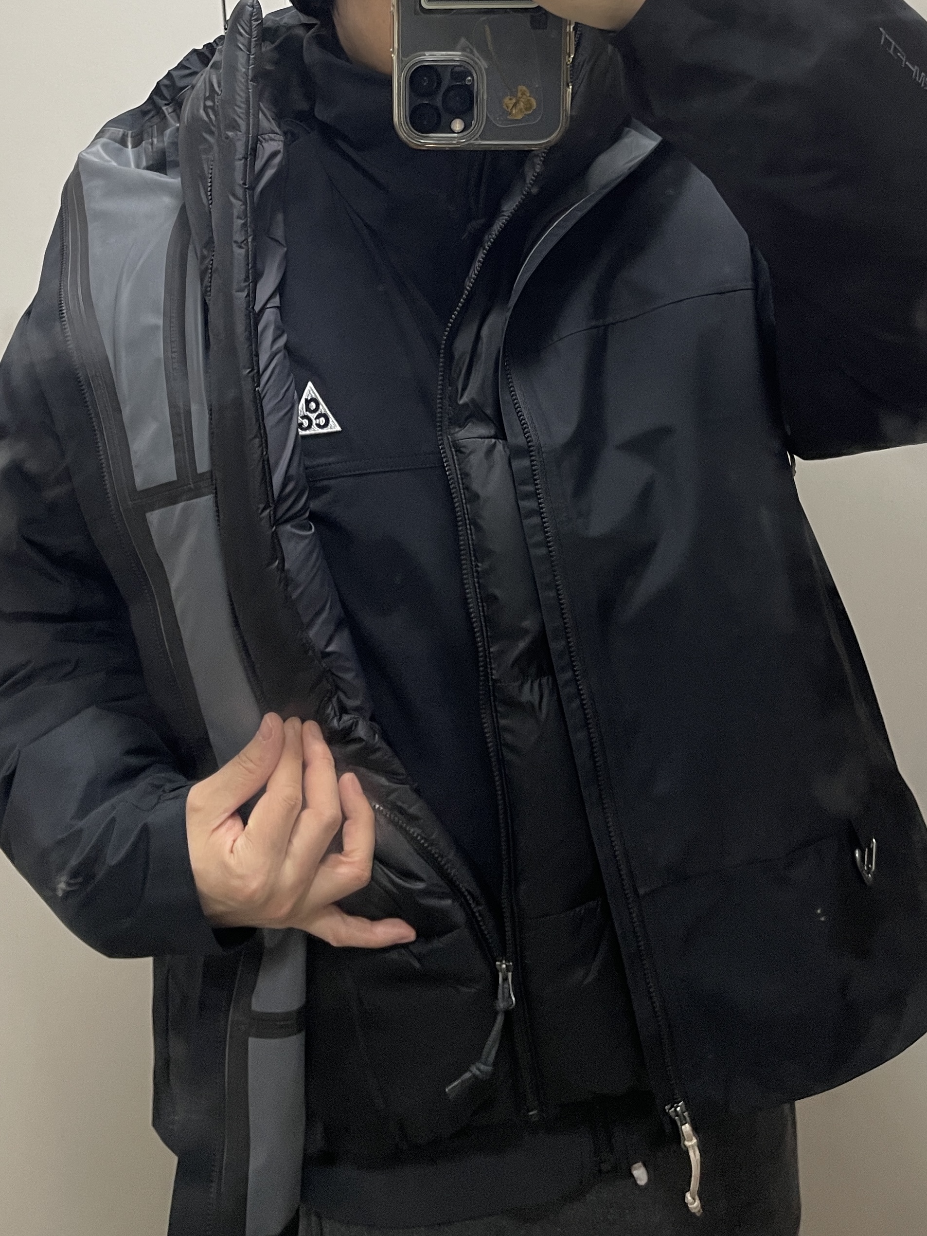 Nike ACG Storm-Fit ADV Cascade Rains Full Zip Jacket Black - Asia, Nike ACG Therma-Fit ADV Lunar Lake Puffer Jacket Black - Asia 착용 스타일 - 3