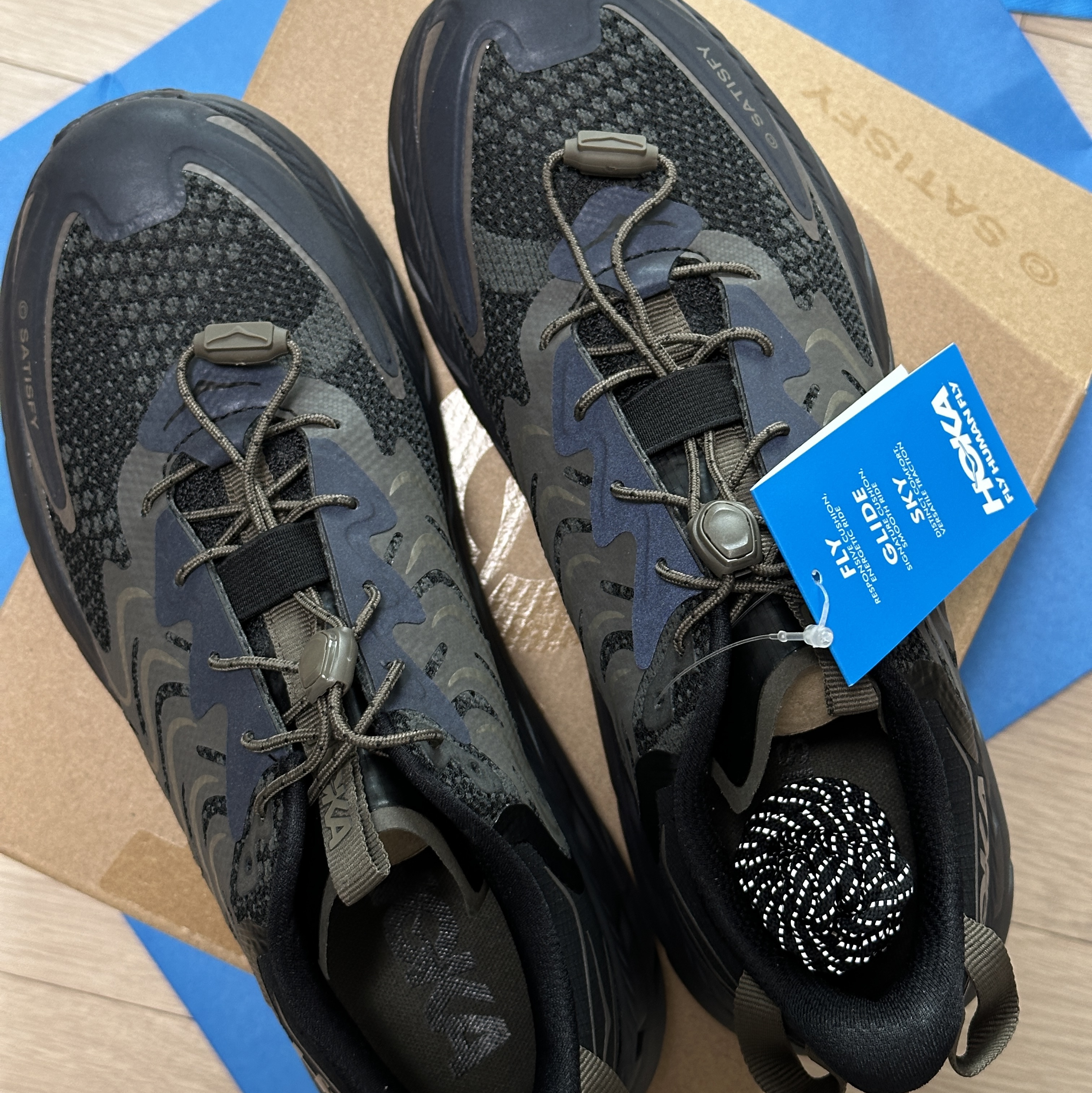 Hoka x Satisfy Clifton LS Forged Iron Black 착용 스타일