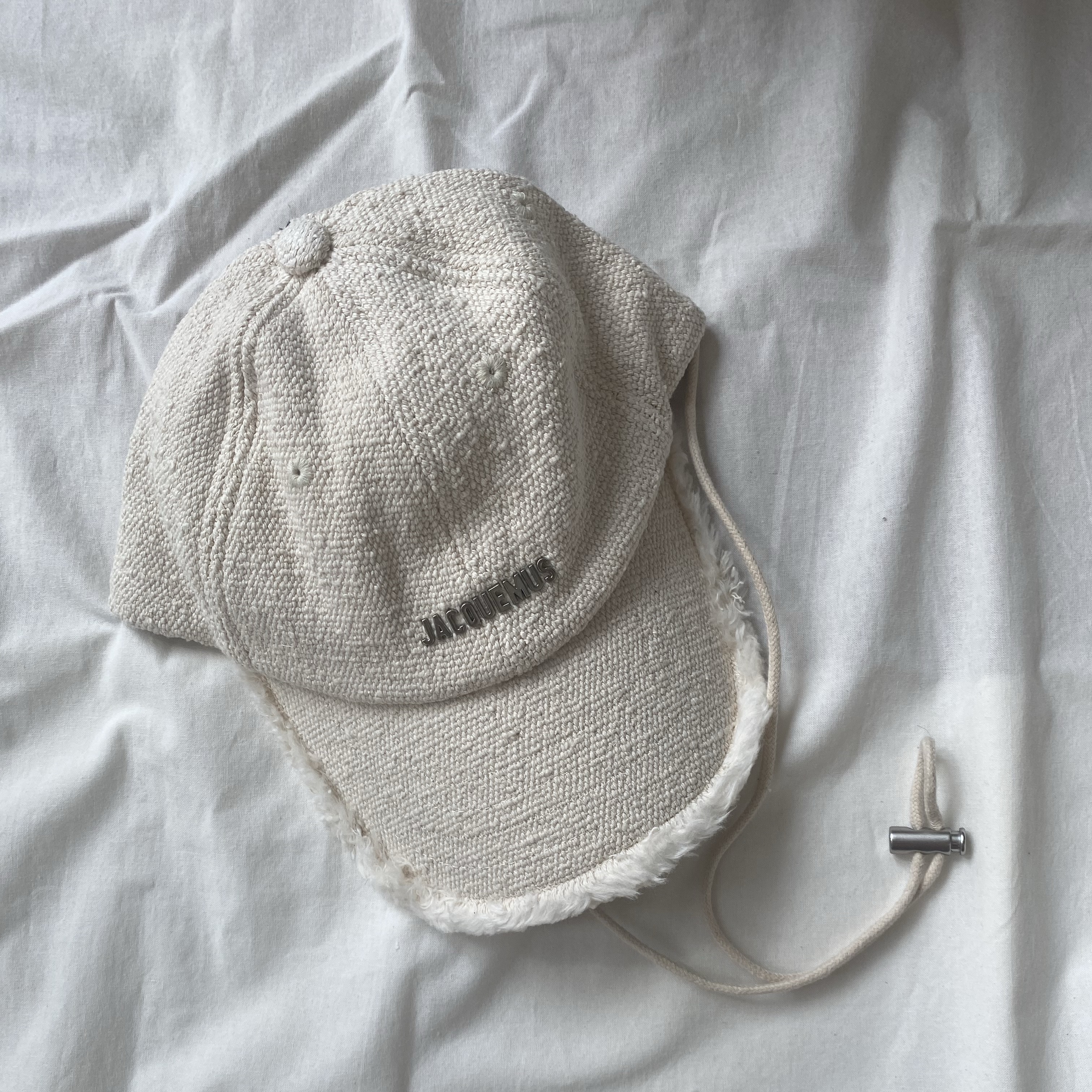 Jacquemus La Casquette Artichaut Fringe Baseball Cap Off White 착용 스타일 - 2