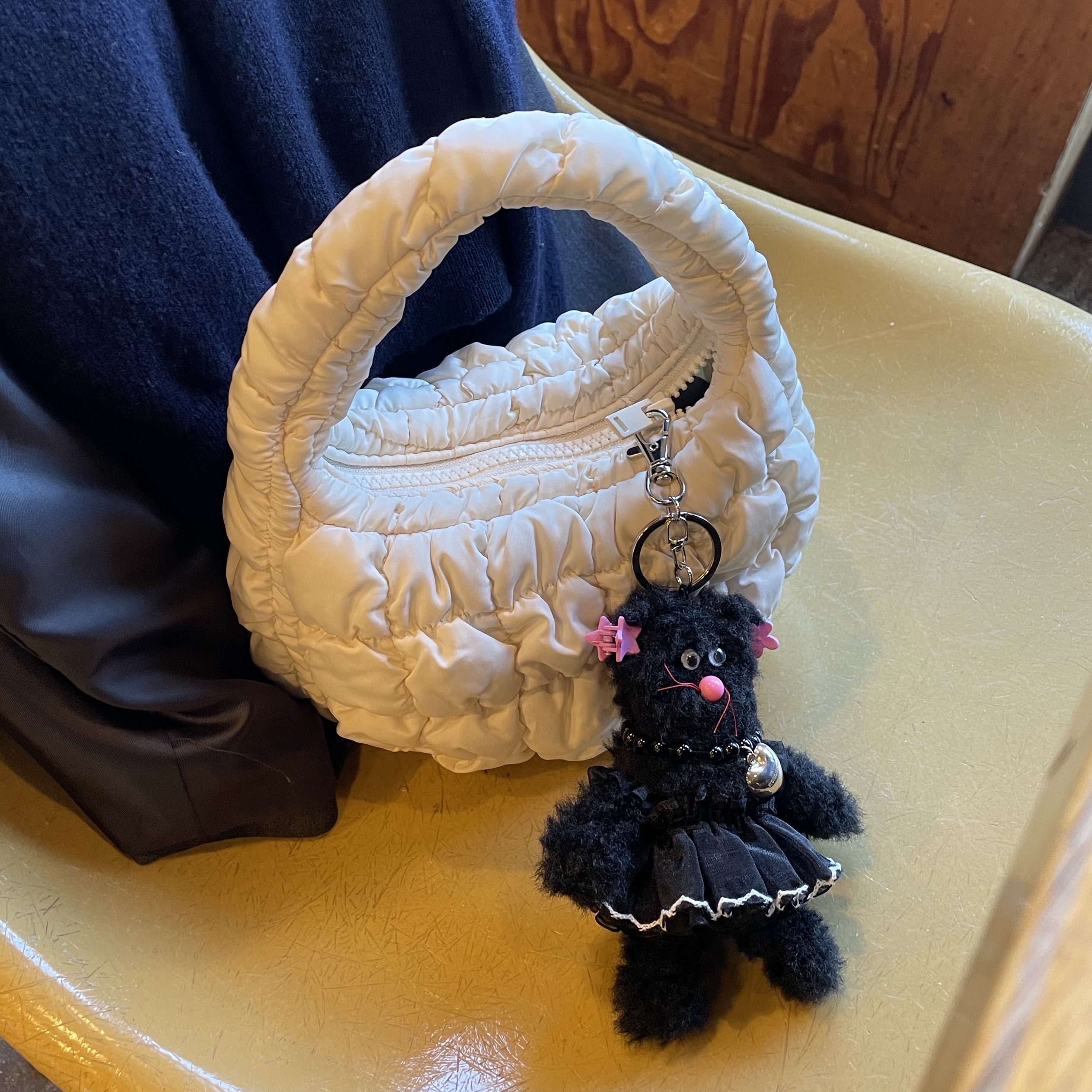 COS Quilted Micro Bag Off White, Monamhee Beulpingi Keyring with White Pants Black 착용 스타일