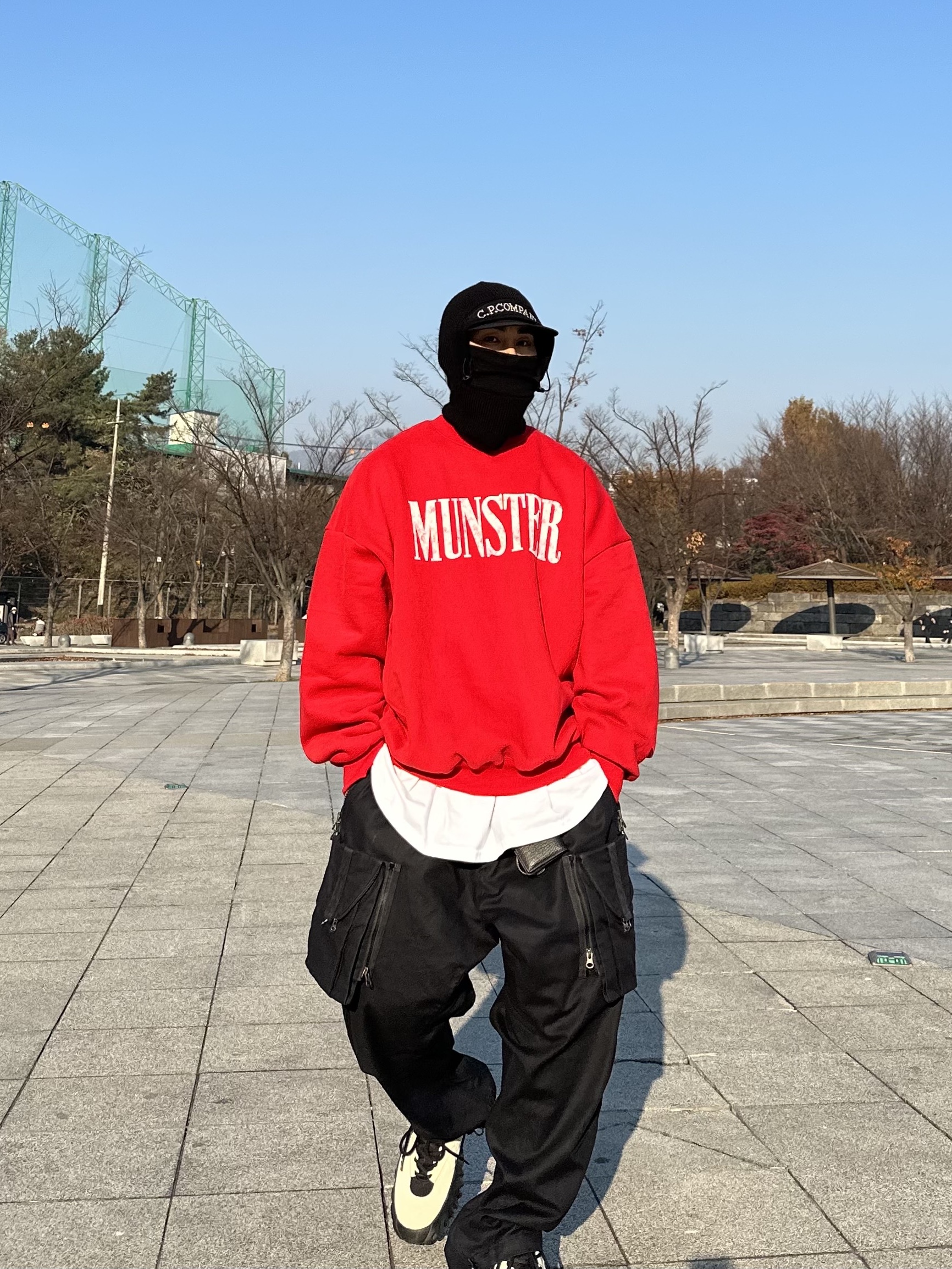 Nike ACG Cargo Pants Black, Oakley Factory Team x Brain Dead Chop Saw Ivory Black 착용 스타일 - 2