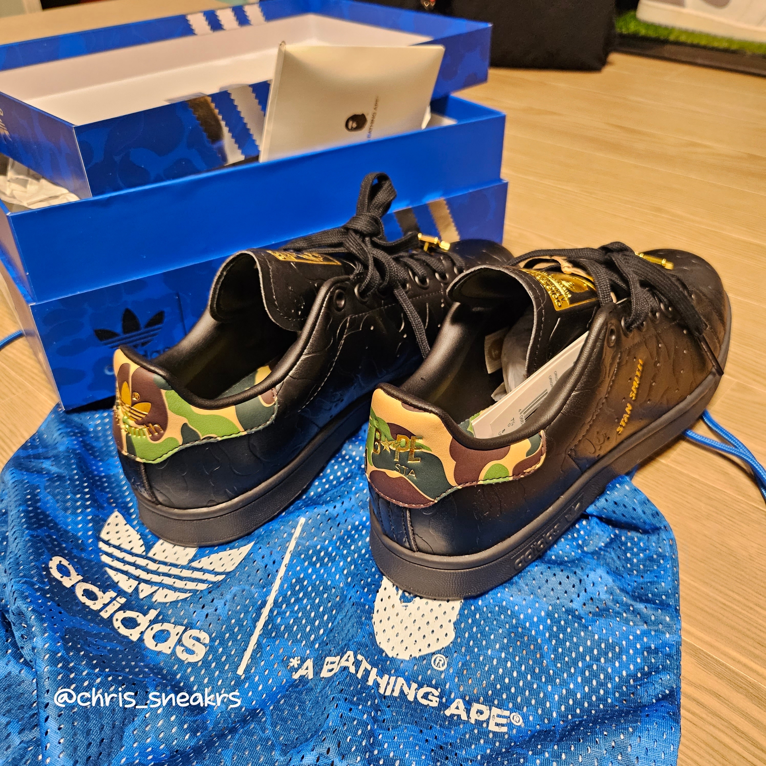 Adidas x BAPE Stan Smith Core Black Gold Metallic 착용 스타일 - 1