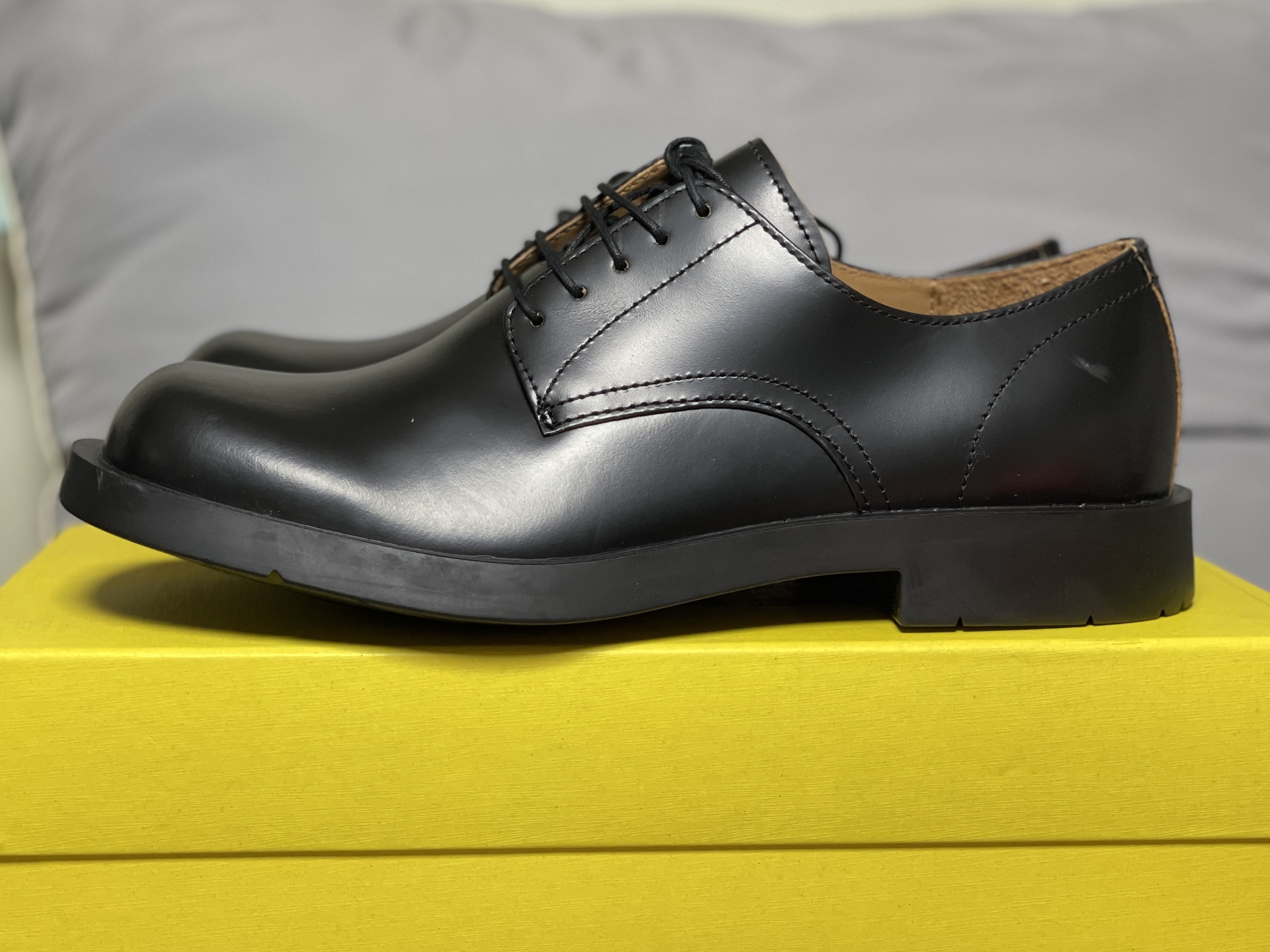 Camper MIL 1978 Lace-Up Loafers Black 착용 스타일 - 2