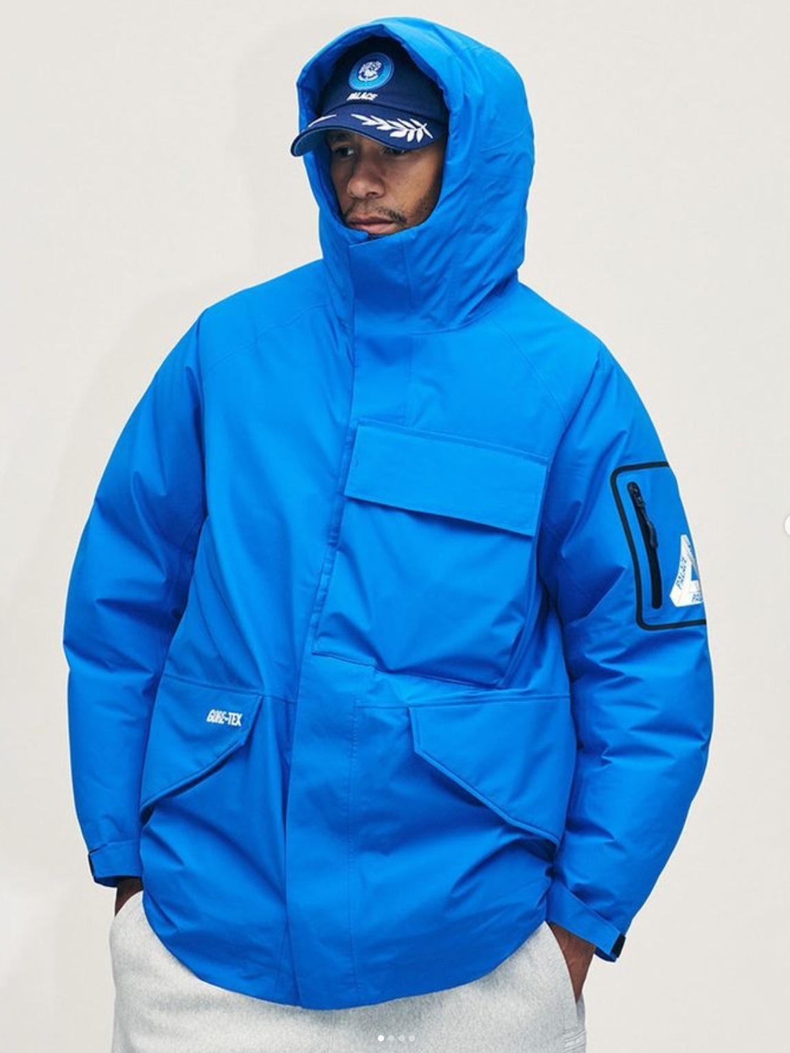Palace Gore-Tex Cargo Down Parka Palace Blue - 23FW 착용 스타일 - 2