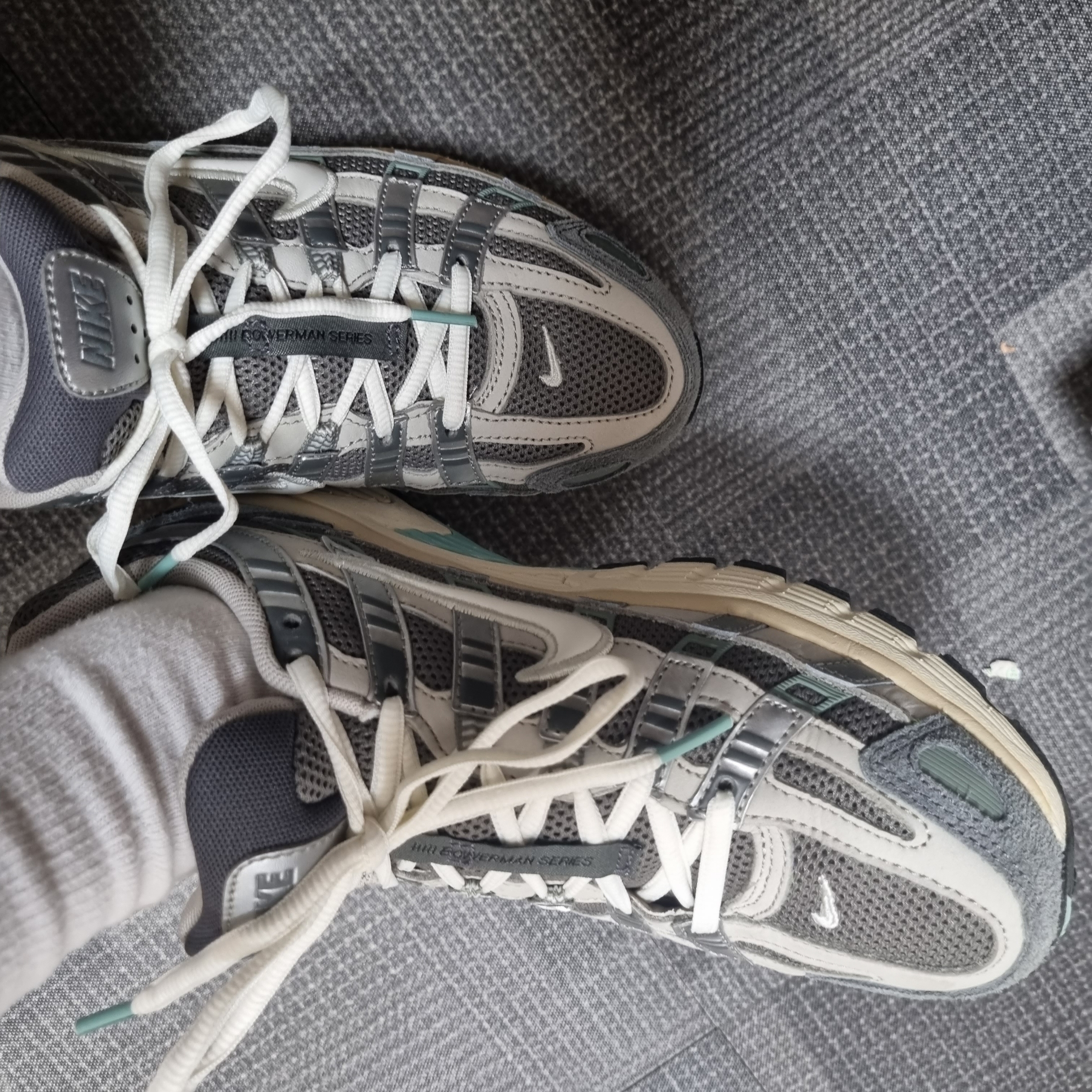 Nike P-6000 Flat Pewter Light Iron Ore 착용 스타일