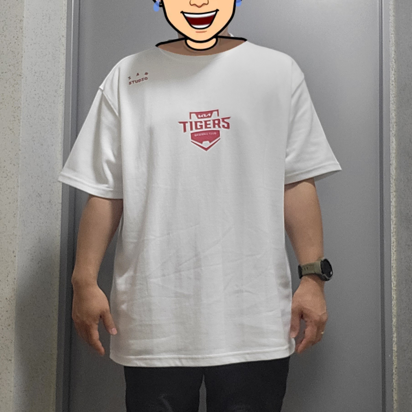 Kia Tigers x IAB Studio Basic T-Shirt White 착용 스타일