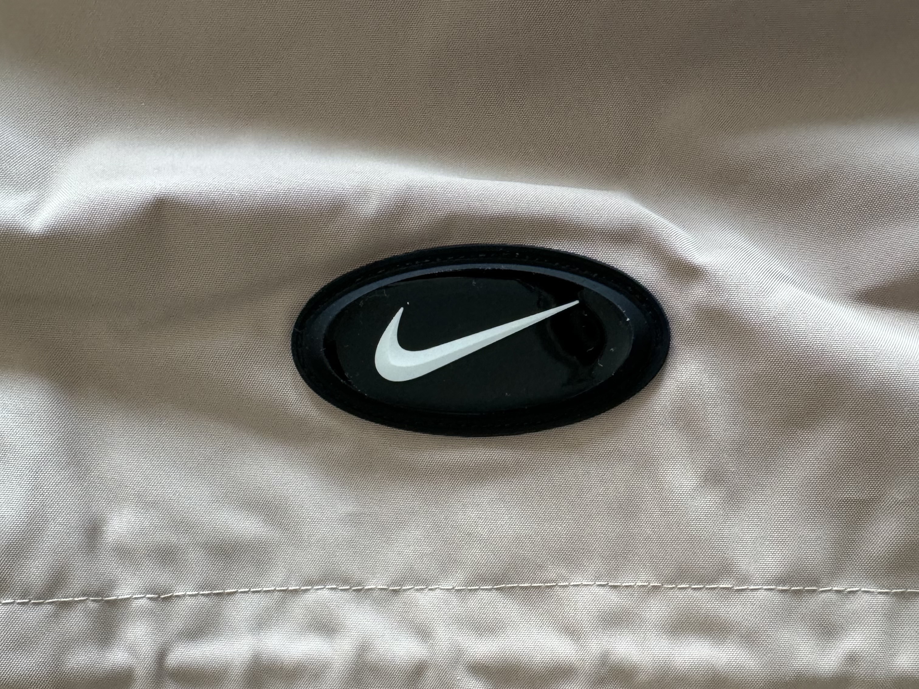 Nike x Drake Nocta Basketball Sideline Jacket Khaki (DV3647-248) 착용 스타일 - 1