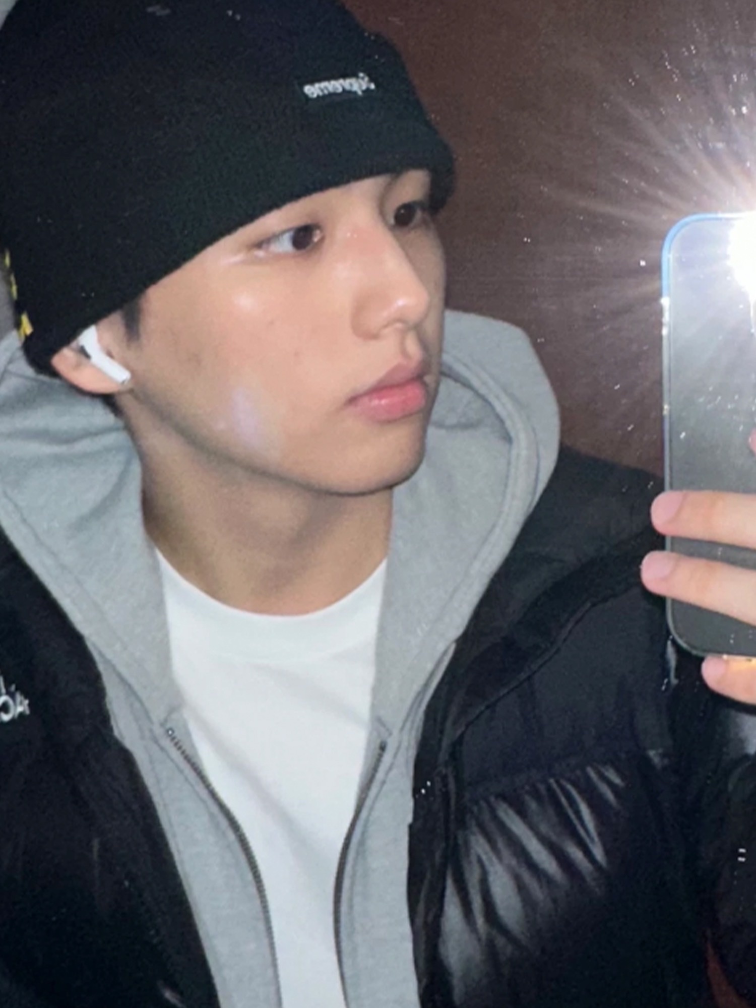 The North Face 1996 Eco Nuptse Jacket Real Black, Supreme New Era Varsity Beanie Black - 23FW 착용 스타일 - 4
