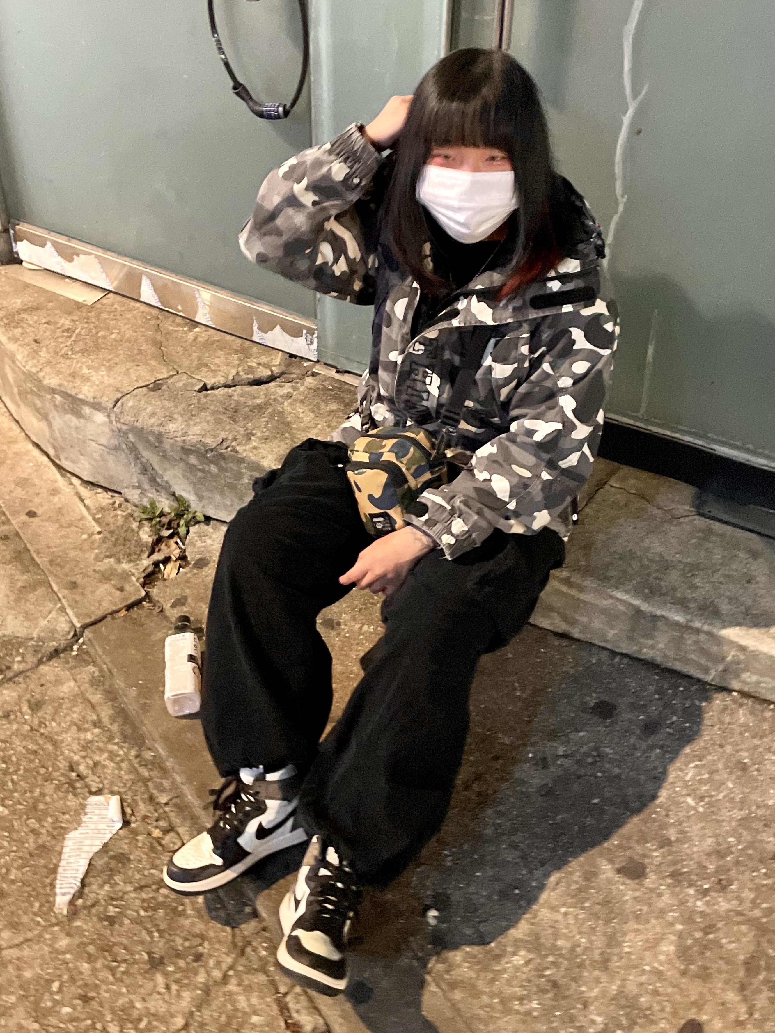 Jordan 1 Retro High OG Black Mocha 착용 스타일 - 3