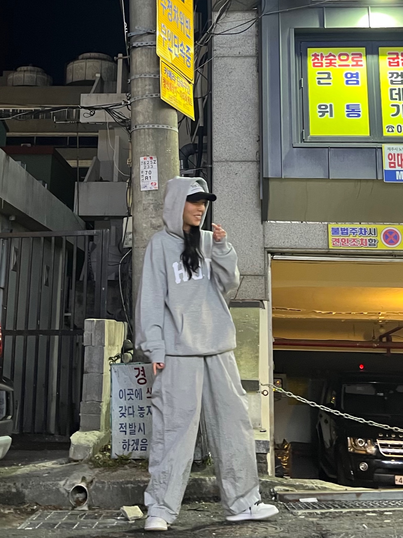 (W) Jordan 1 Zoom Air CMFT Light Bone 착용 스타일 - 2
