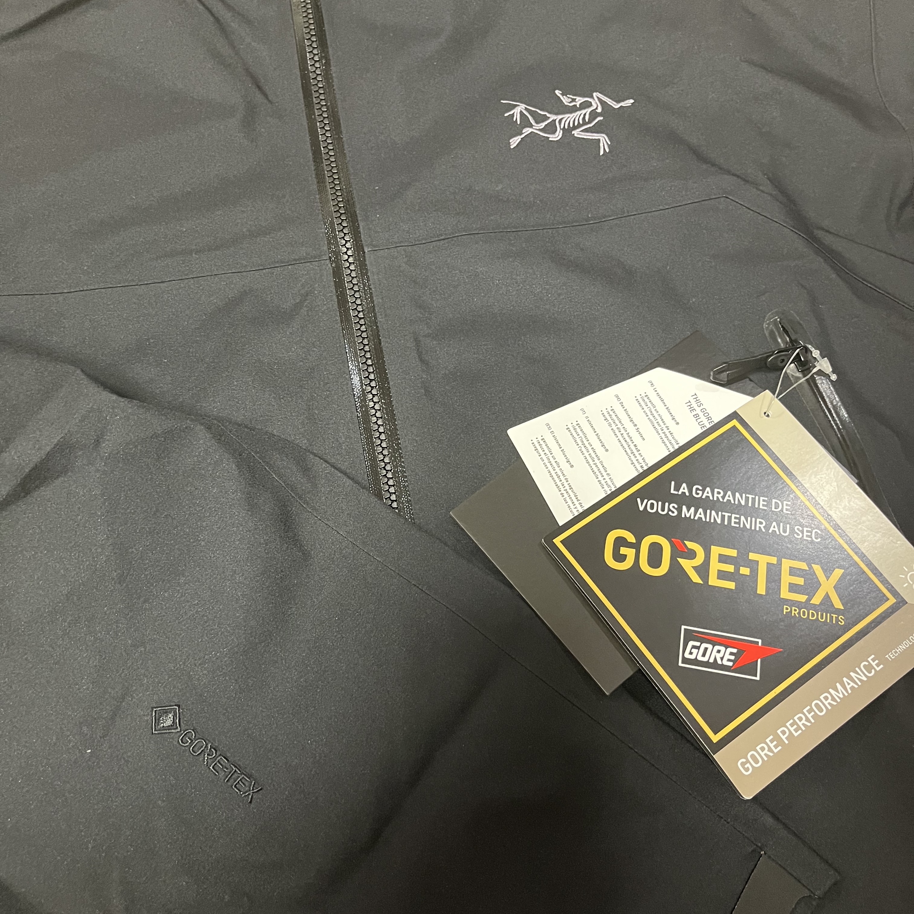 Arc'teryx Beta Jacket Black 착용 스타일 - 1