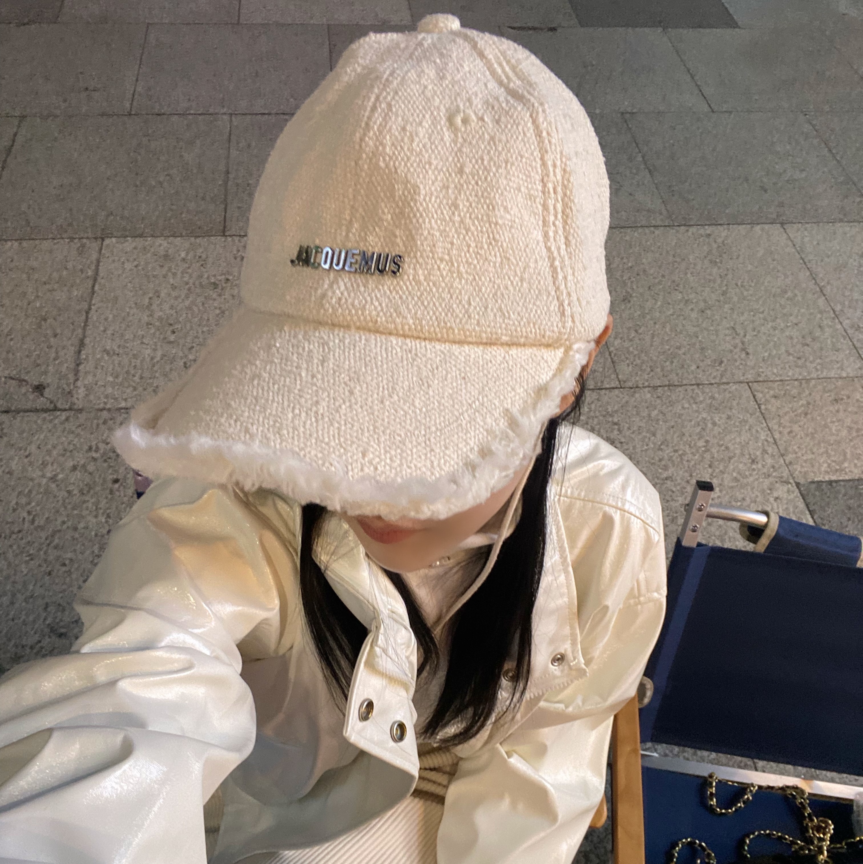 Jacquemus La Casquette Artichaut Fringe Baseball Cap Off White 착용 스타일 - 3