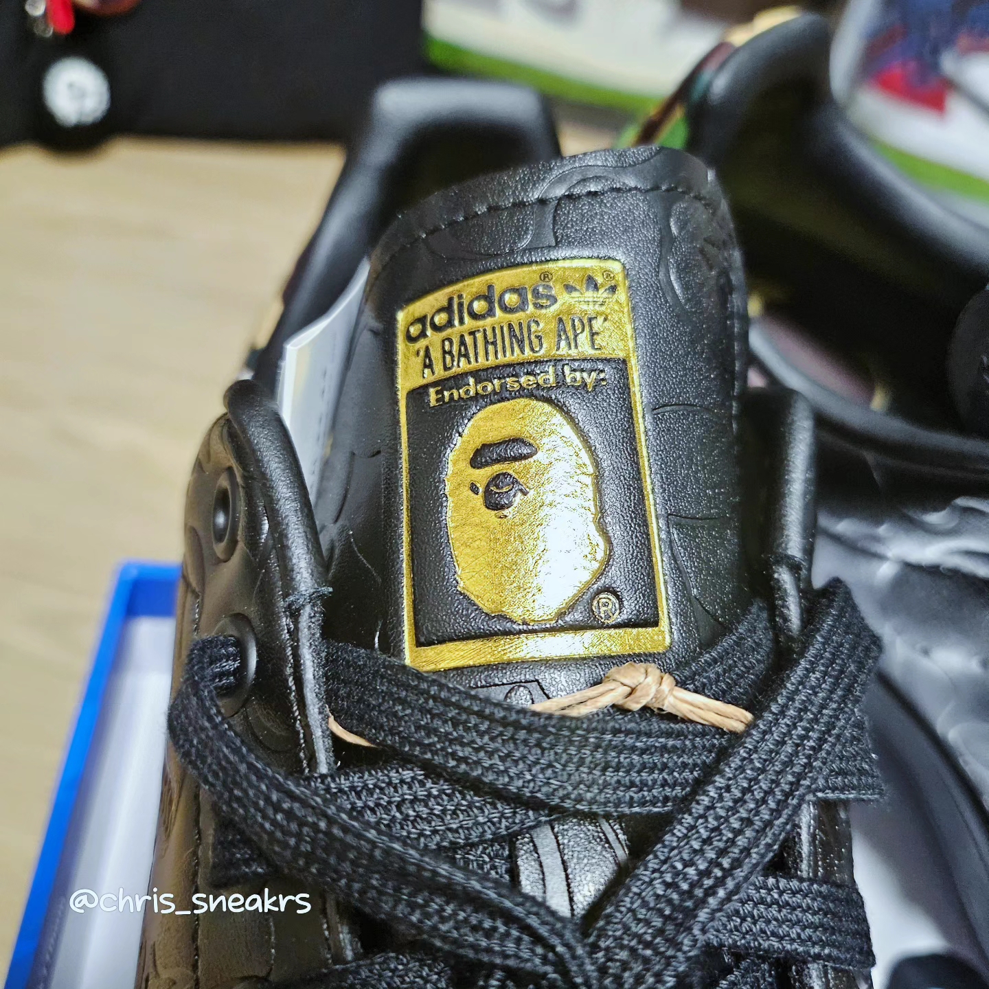 Adidas x BAPE Stan Smith Core Black Gold Metallic 착용 스타일 - 3