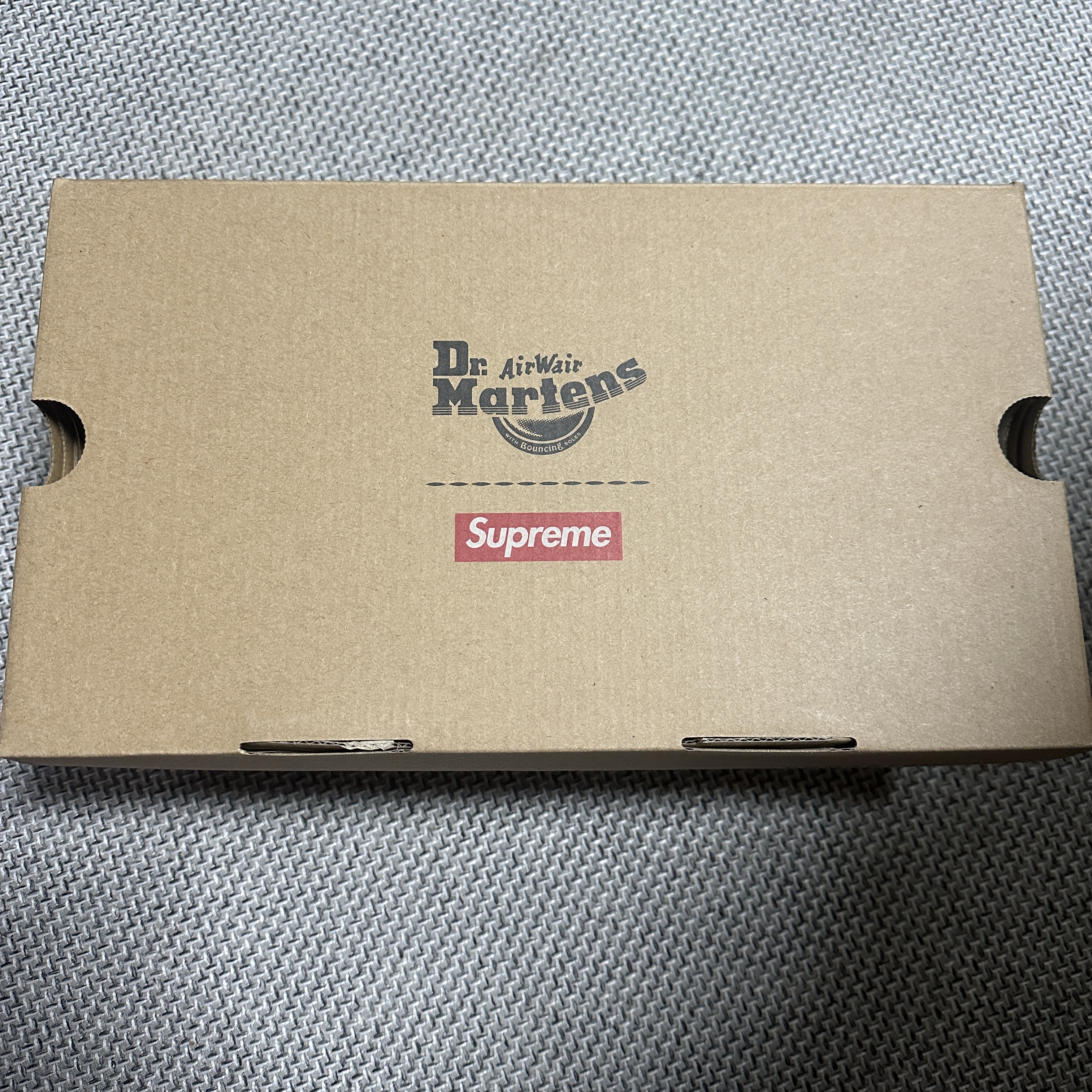 Dr. Martens x Supreme Ramsey Creeper Black 착용 스타일 - 2