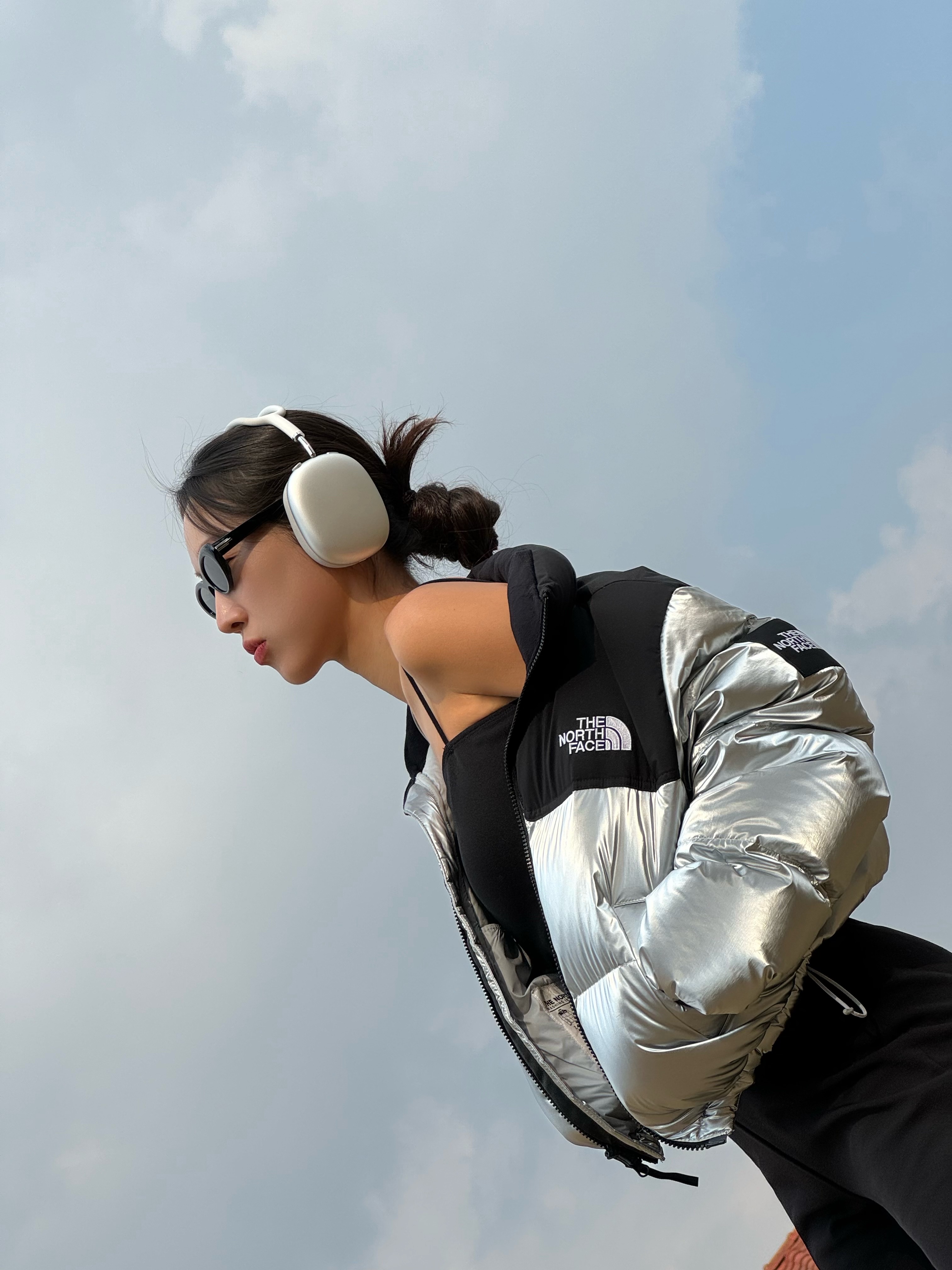 (W) The North Face White Label Novelty Nuptse Down Jacket Silver, Apple AirPods Max Lightning Silver (Korean Ver.) 착용 스타일 - 4