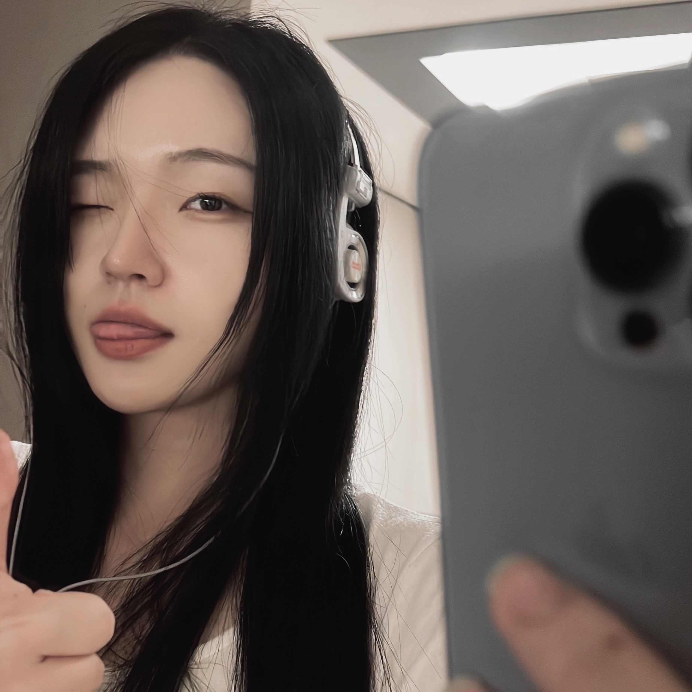 Supreme x Koss Portapro Headphones Silver - 23FW 착용 스타일