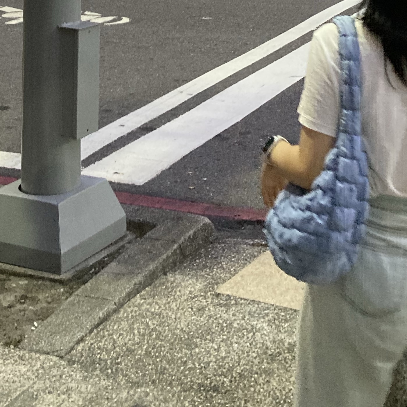 COS Quilted Mini Bag Light Blue 착용 스타일