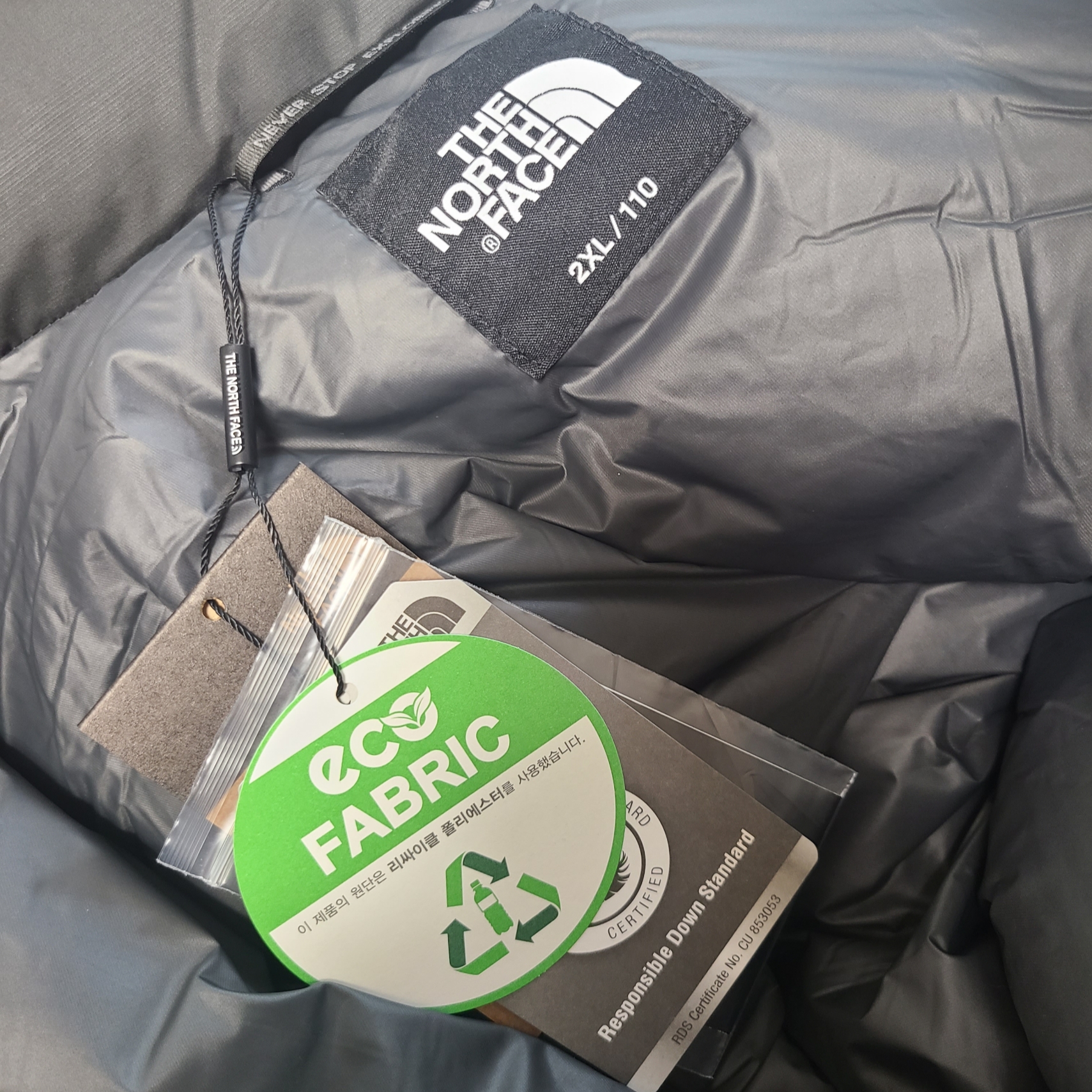 The North Face 1992 Nuptse Jacket Charcoal 착용 스타일