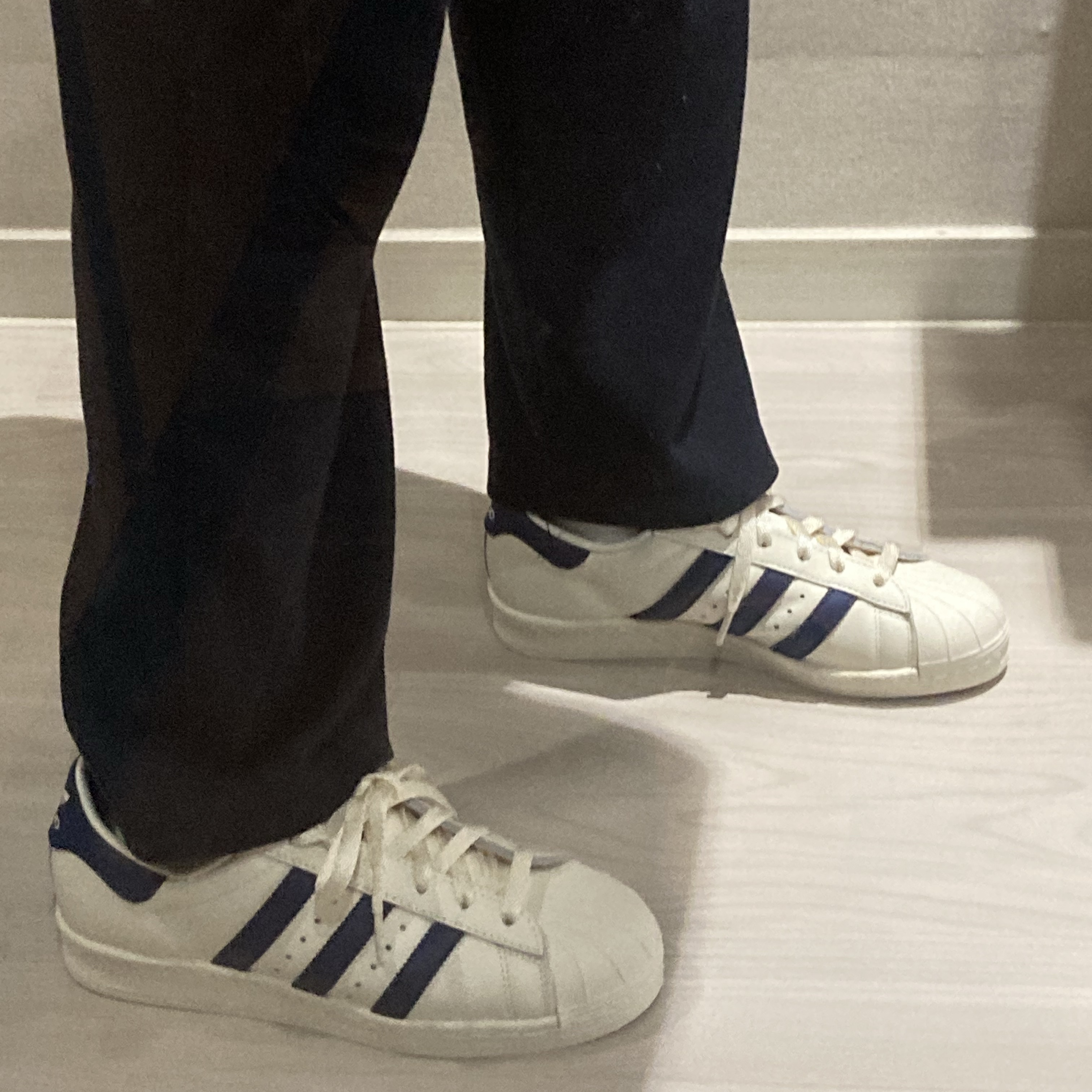 Adidas Superstar 82 White Dark Blue 착용 스타일 - 5