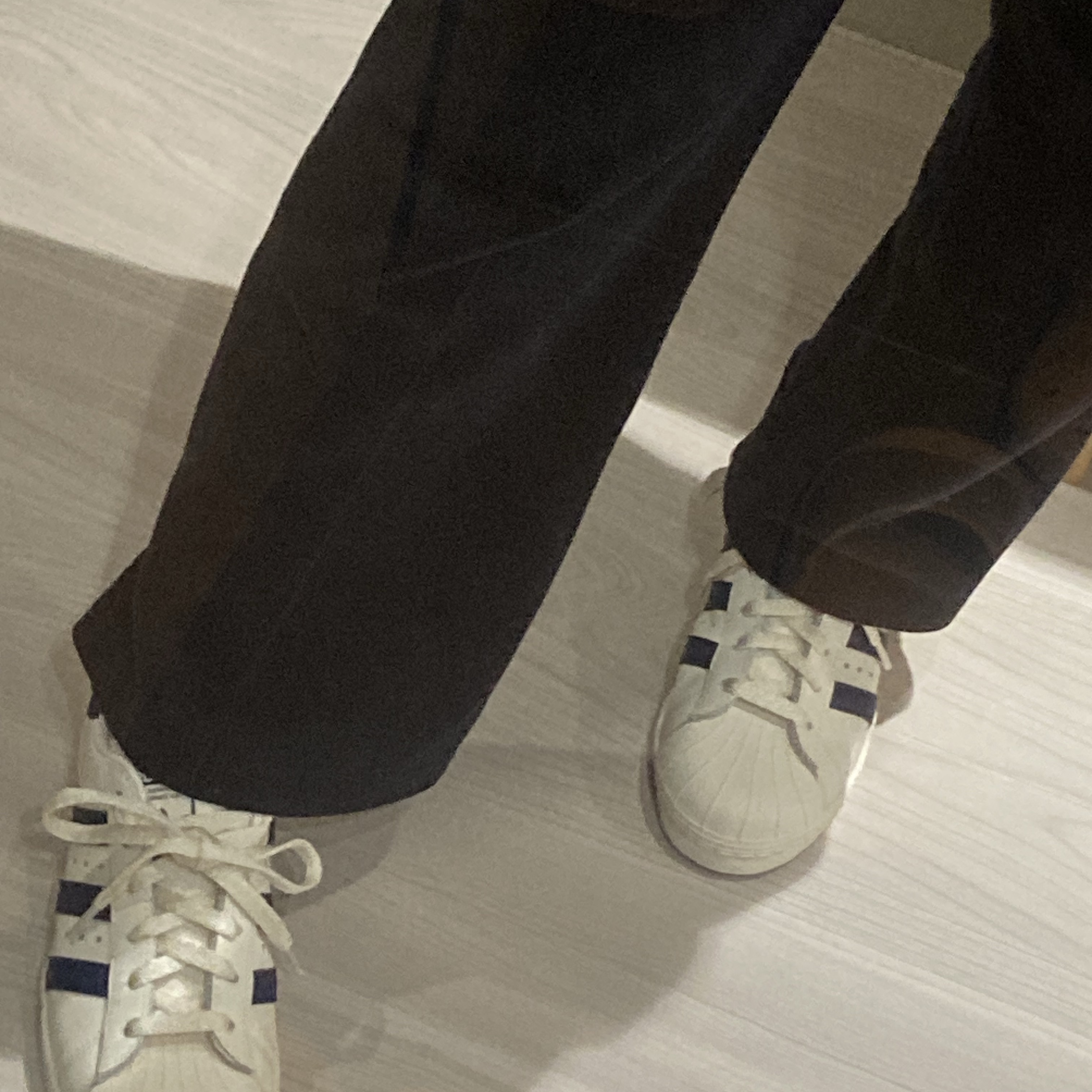 Adidas Superstar 82 White Dark Blue 착용 스타일 - 4