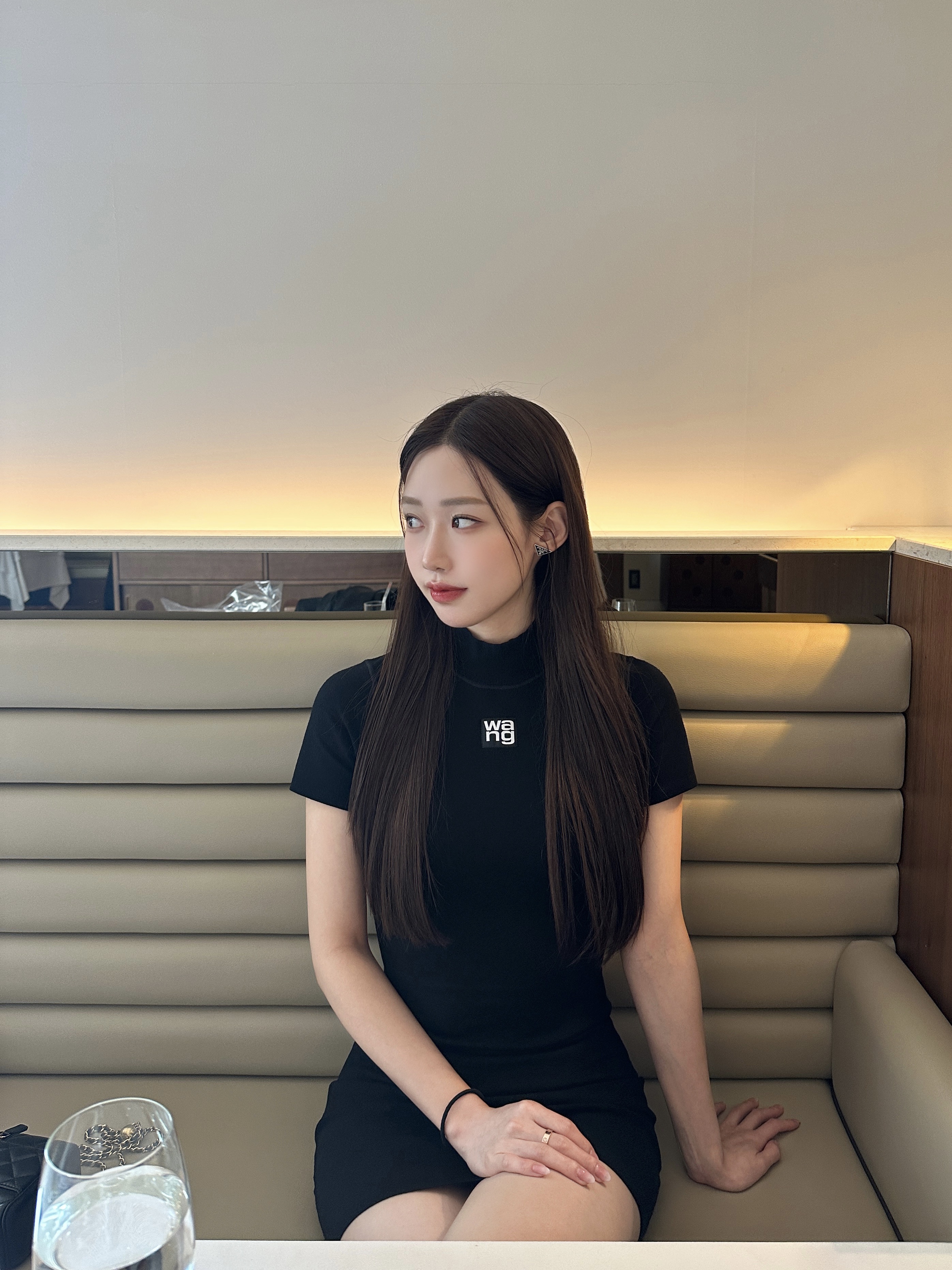 Chanel Small Classic Vanity with Chain Grained Calfskin & Gold Black (Inside Mirror), (W) Prada Symbole Earrings Black 착용 스타일 - 2