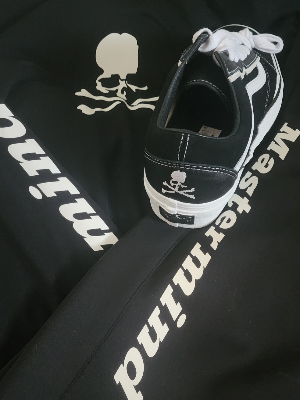 Vans Vault x Mastermind World Old Skool Bolt Black 착용 스타일