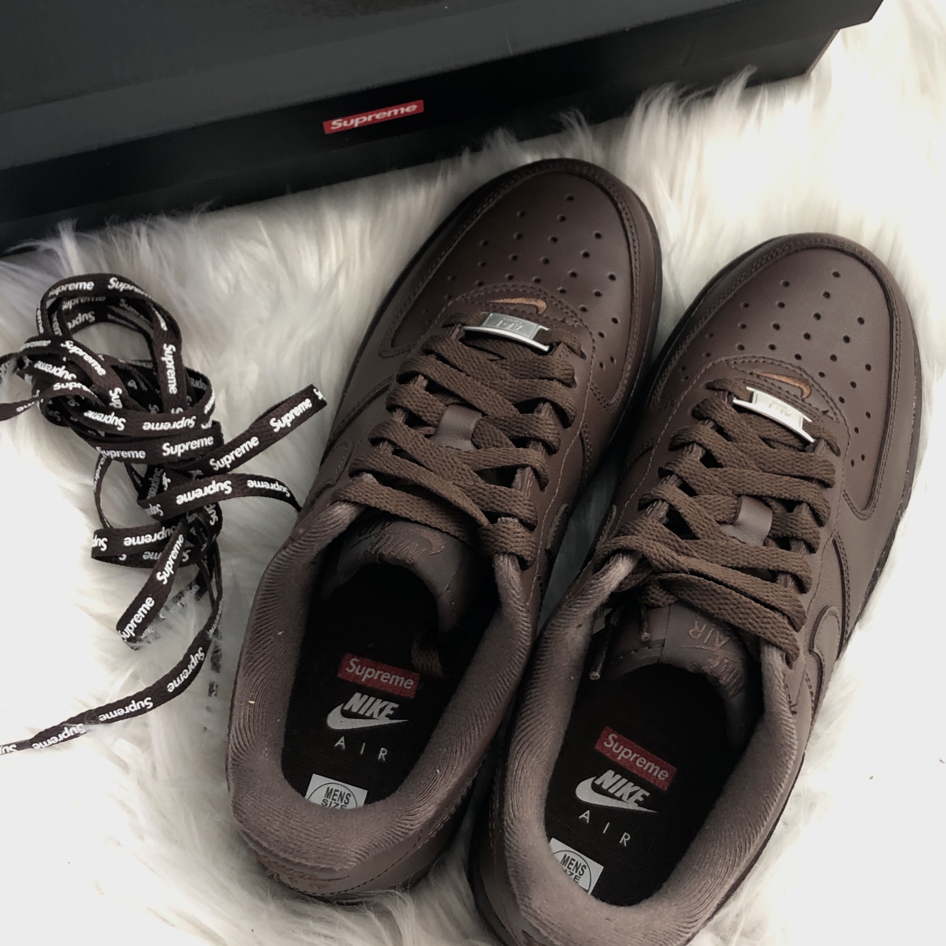 Nike x Supreme Air Force 1 Low Baroque Brown 착용 스타일 - 1