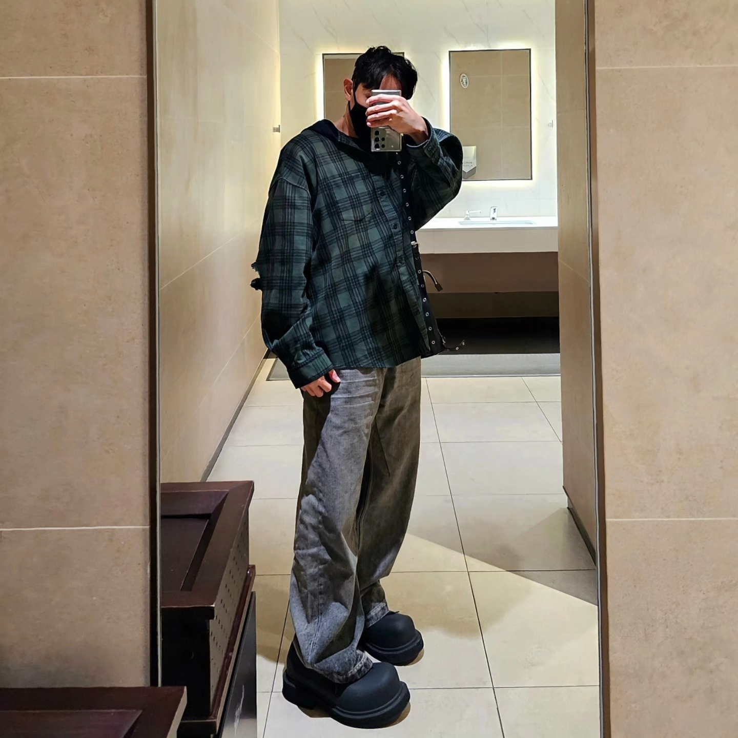 Balenciaga Oversized Hooded Shirt Green, Balenciaga Steroid Derby Black 착용 스타일 - 1