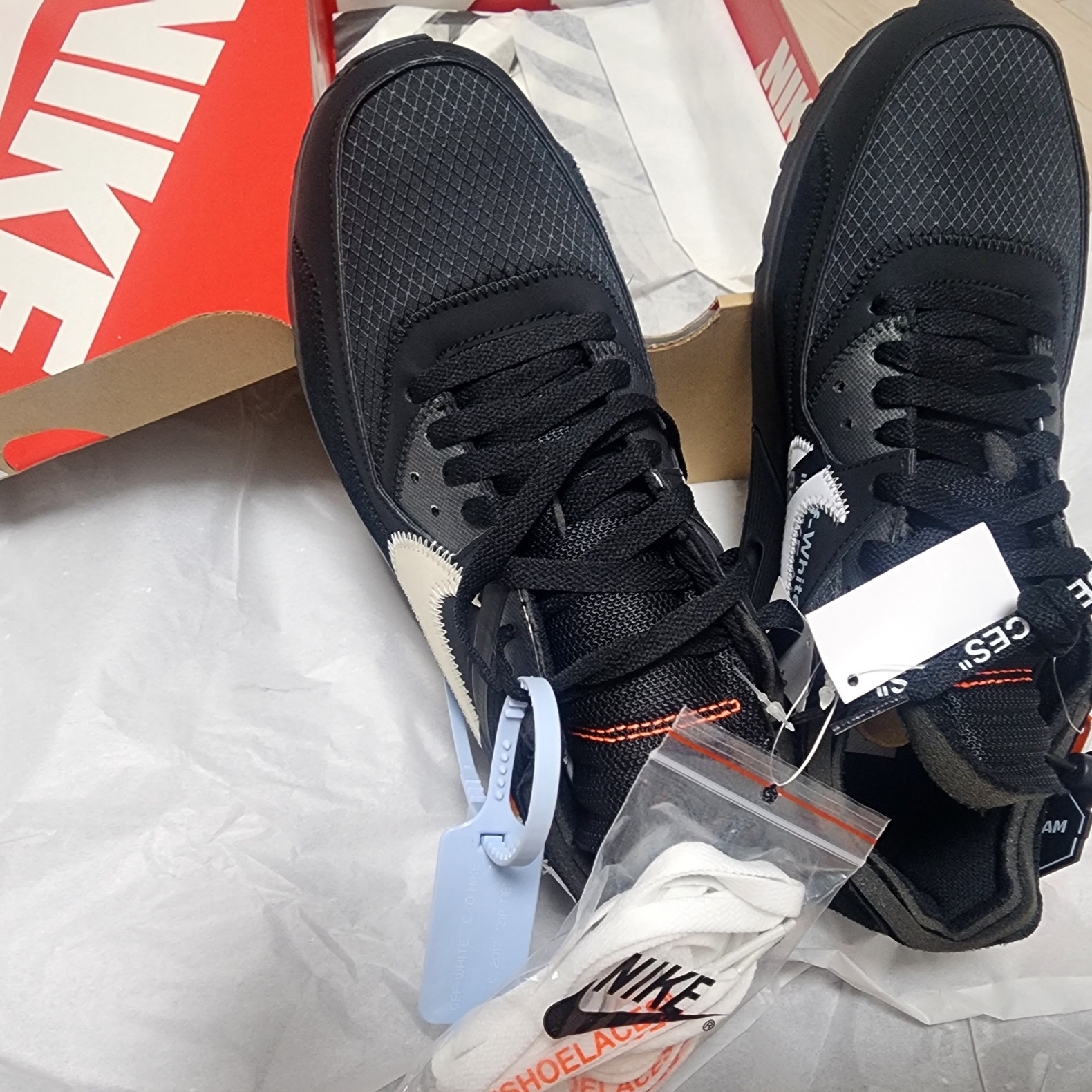 Nike x Off-White Air Max 90 V2 Black White 착용 스타일