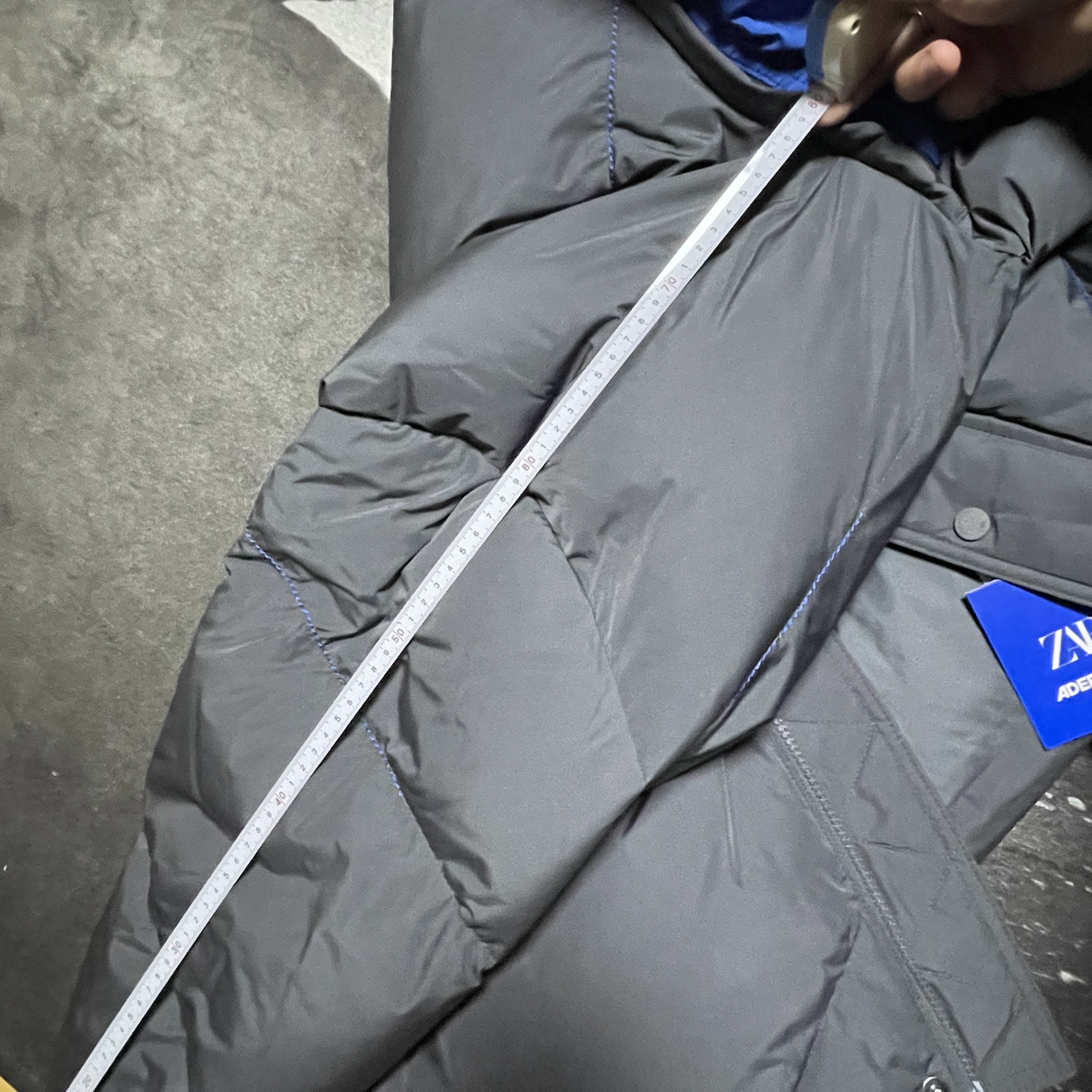 Zara x Ader Error Oversize Puffer Jacket Grey, Zara x Ader Error Oversize Puffer Jacket Black 착용 스타일 - 6
