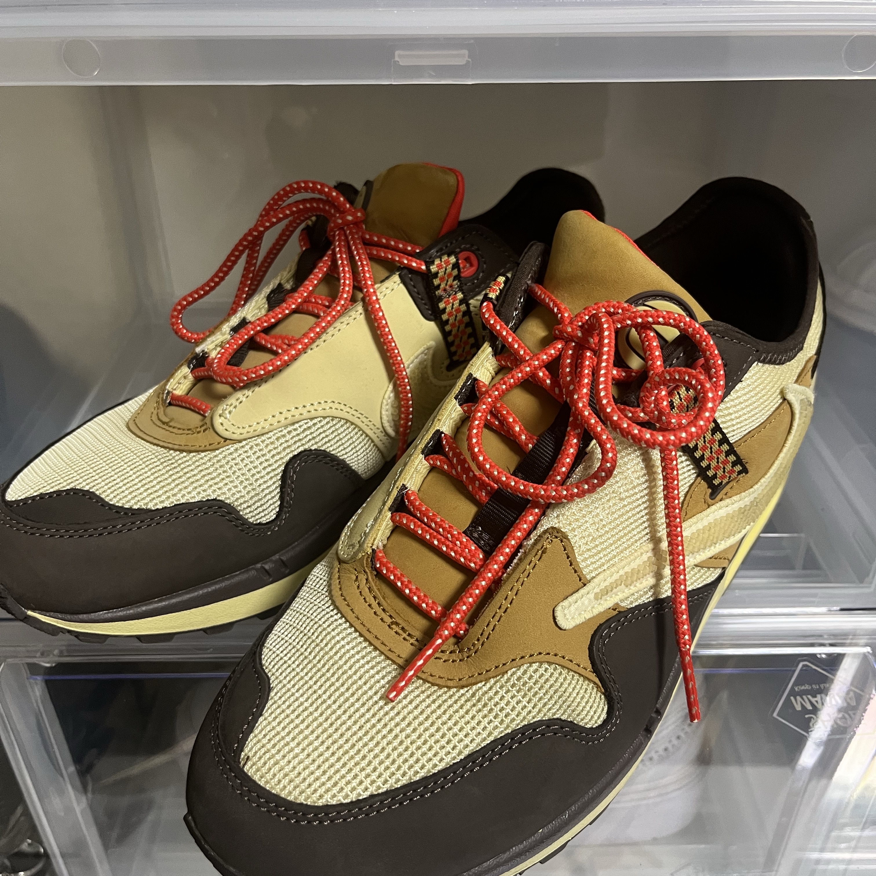 Nike x Travis Scott Air Max 1 Cact.us Brown, Converse x Drkshdw Bucket Hat Dust 착용 스타일 - 2