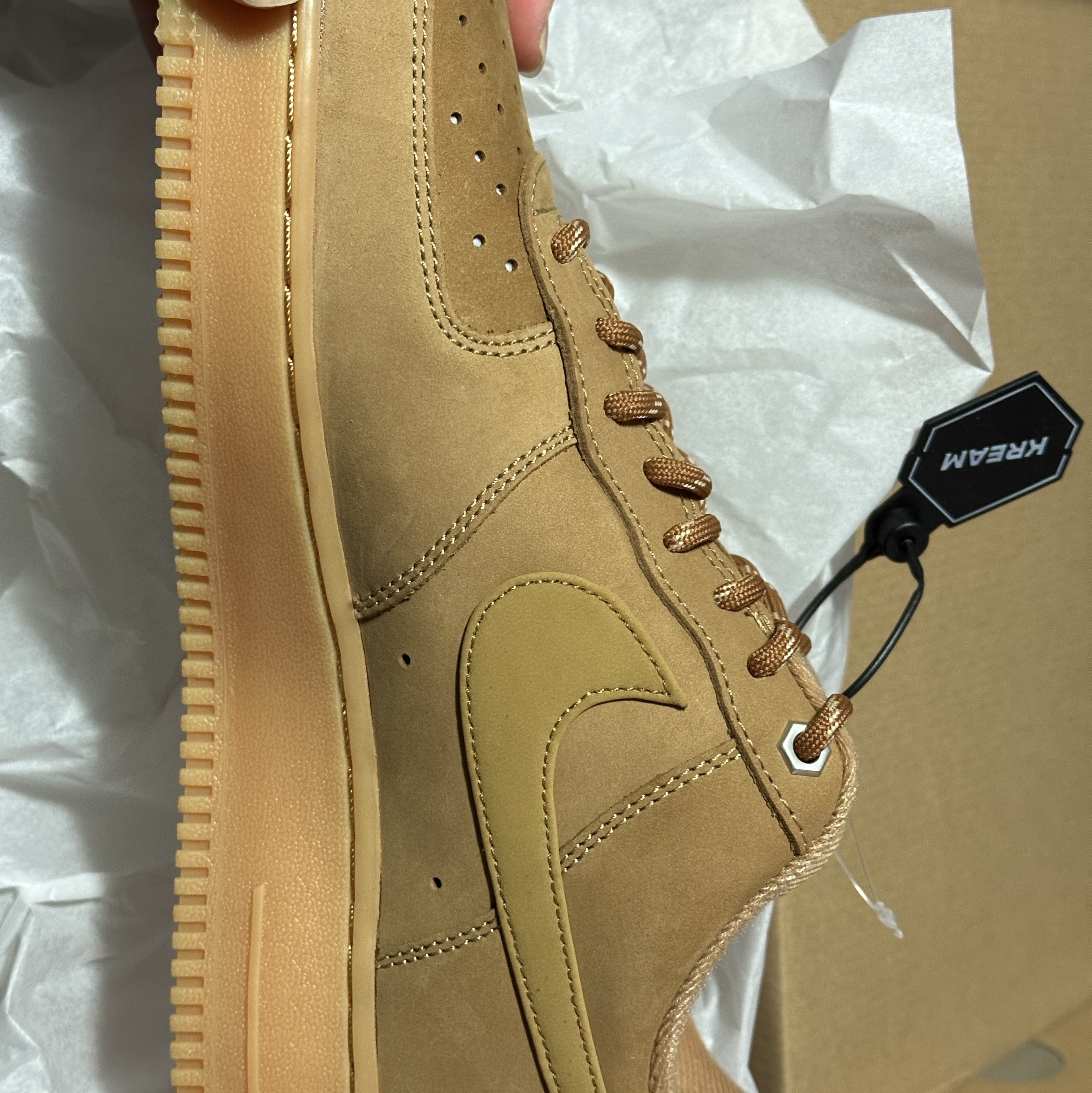 Nike Air Force 1 '07 WB Flax 착용 스타일