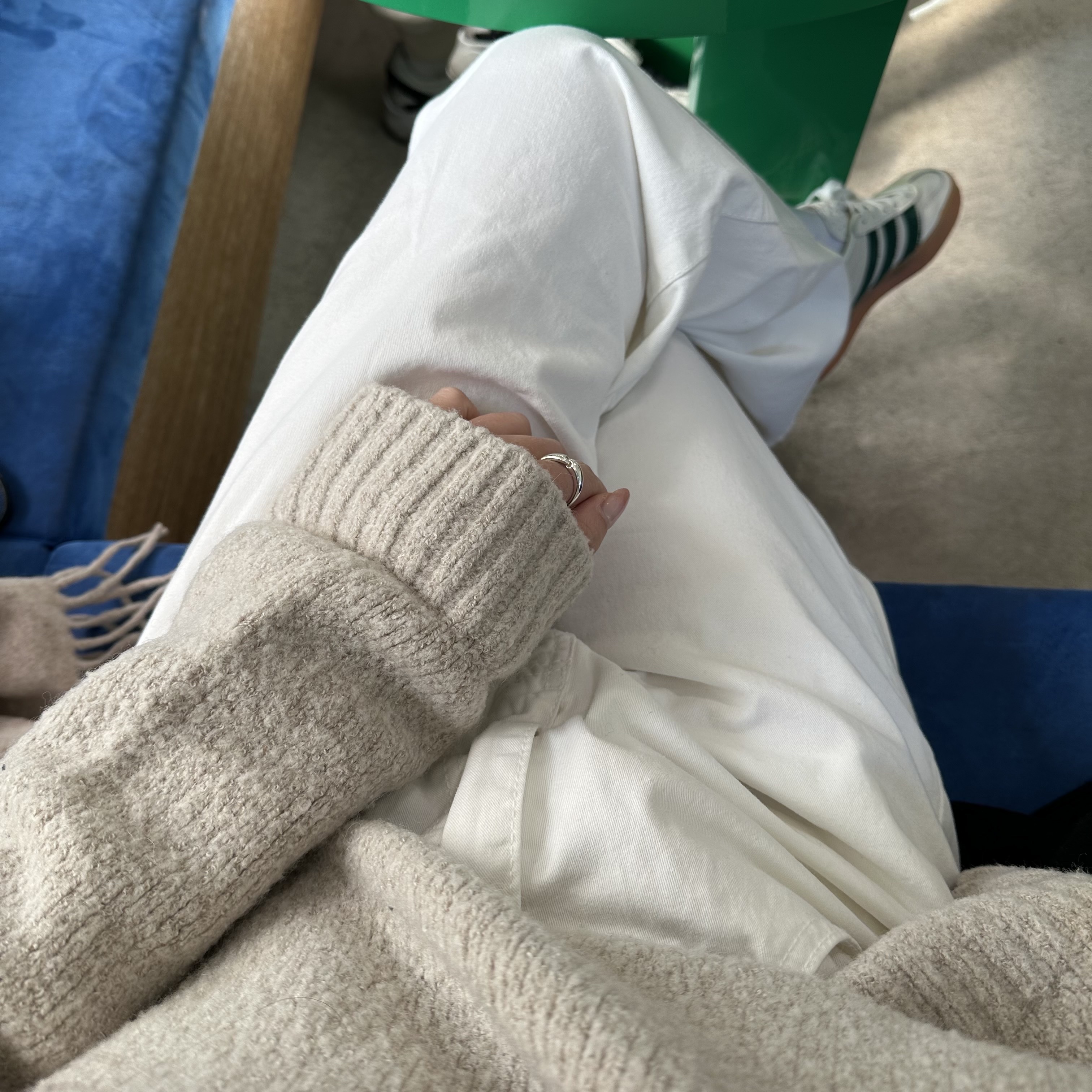Adidas x Emmi Gazelle Indoor Off White Dark Green, Acne Studios Wool Fringe Muffler Oatmeal Melange 착용 스타일