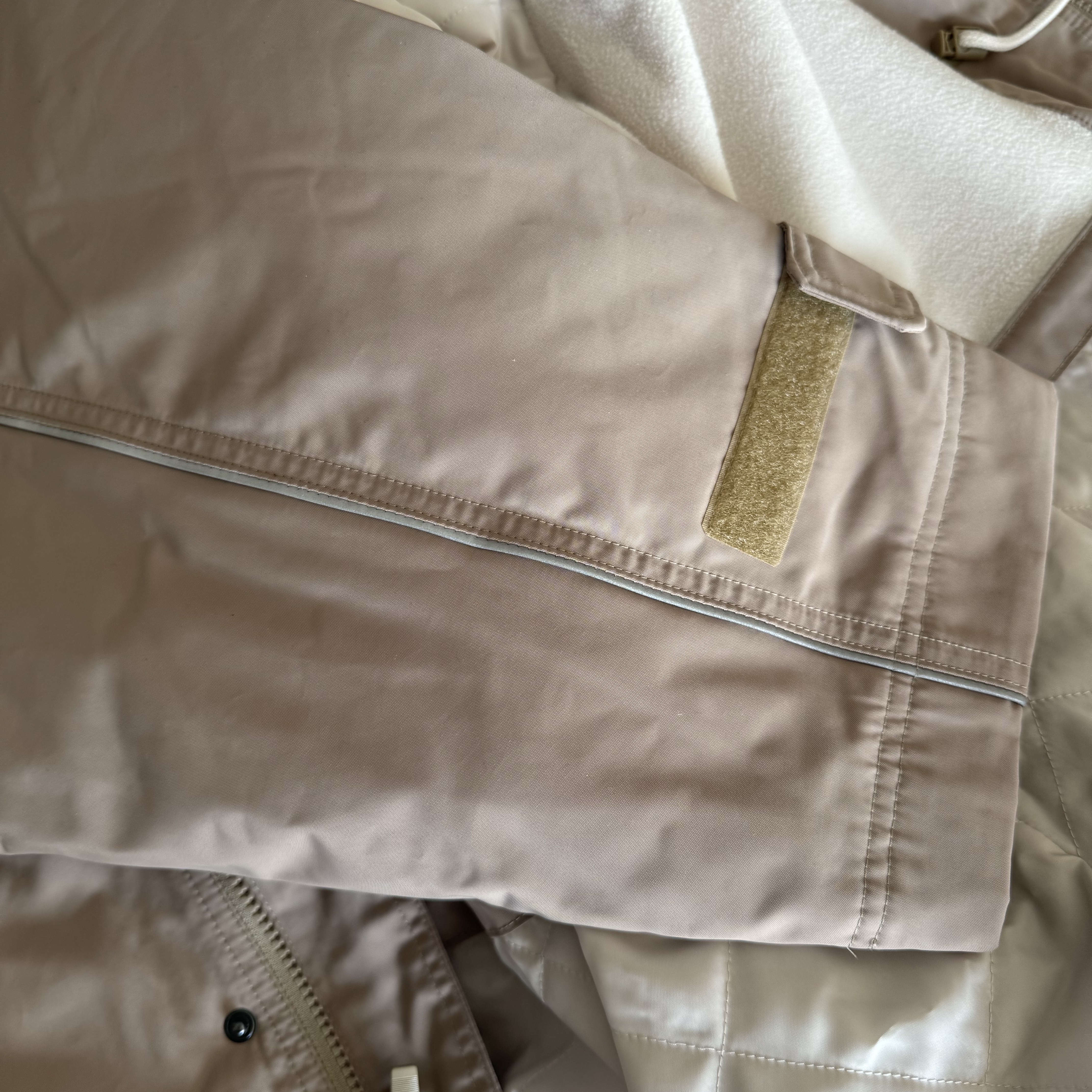 Nike x Drake Nocta Basketball Sideline Jacket Khaki (DV3647-248) 착용 스타일 - 4