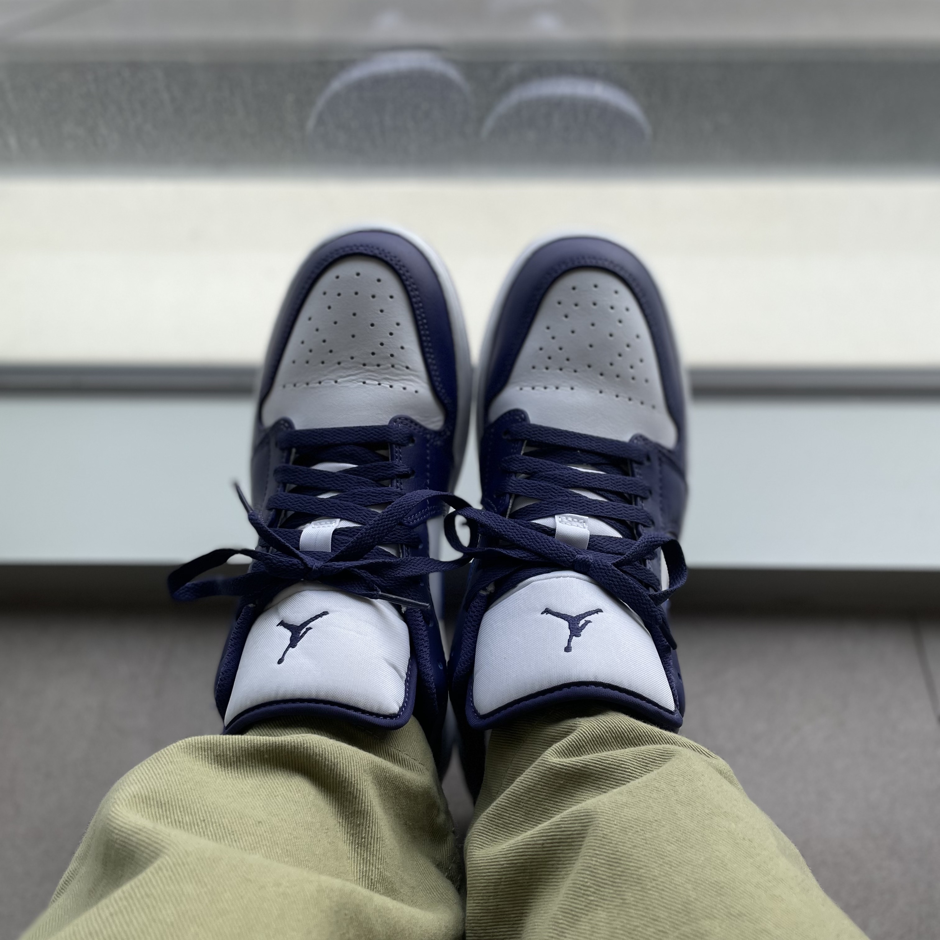 Jordan 1 Low Sky J Purple White 착용 스타일 - 1