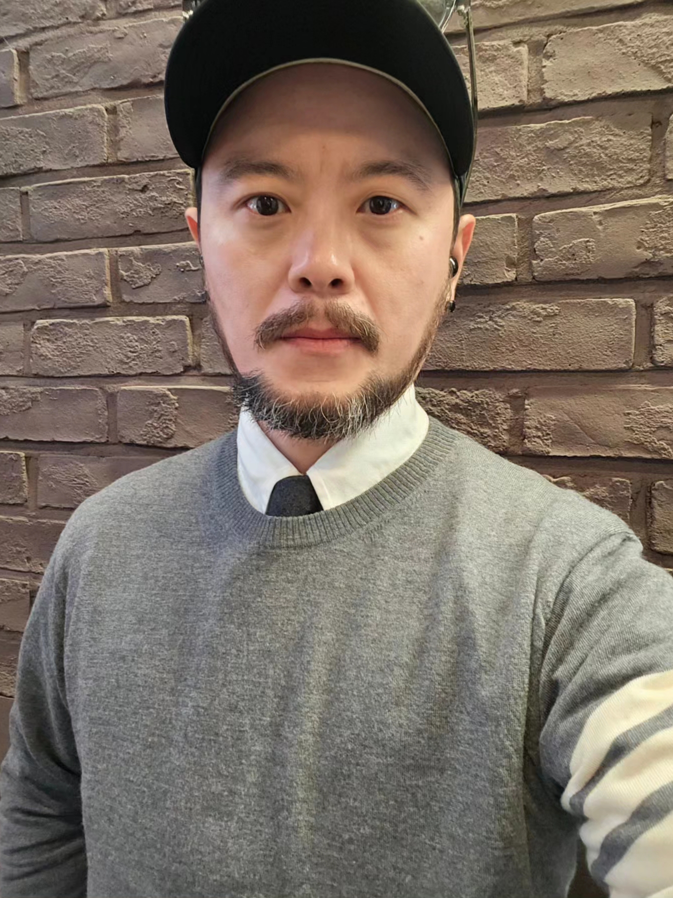 Thom Browne Fine Merino Wool Stitch 4-Bar Classic Crewneck Pullover Knit Dark Grey 착용 스타일 - 4