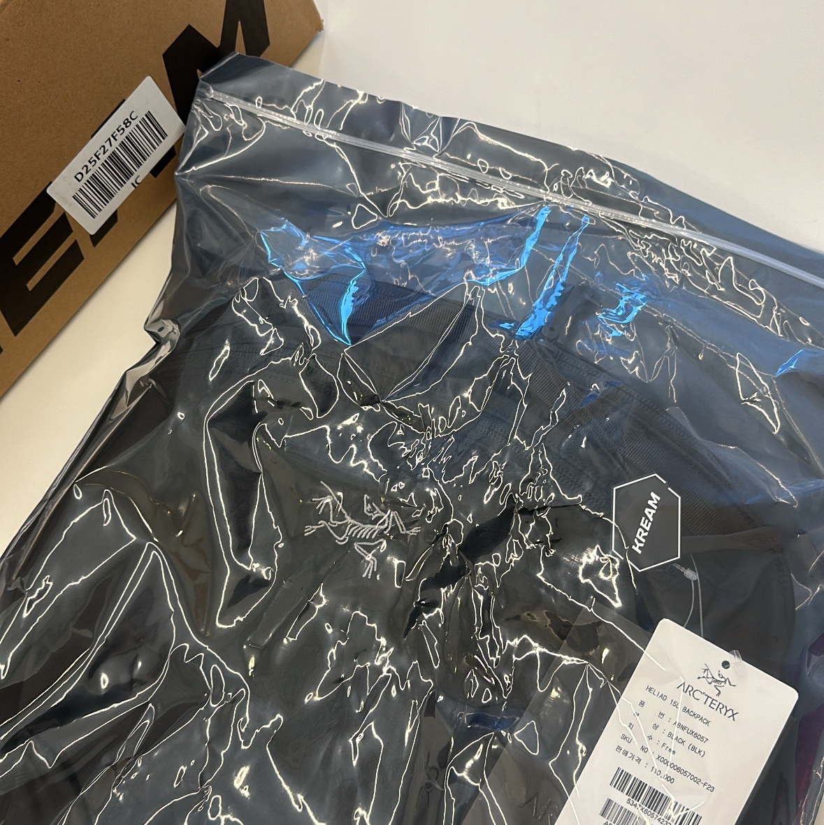 Arc'teryx Heliad 15 Backpack Black 착용 스타일 - 1