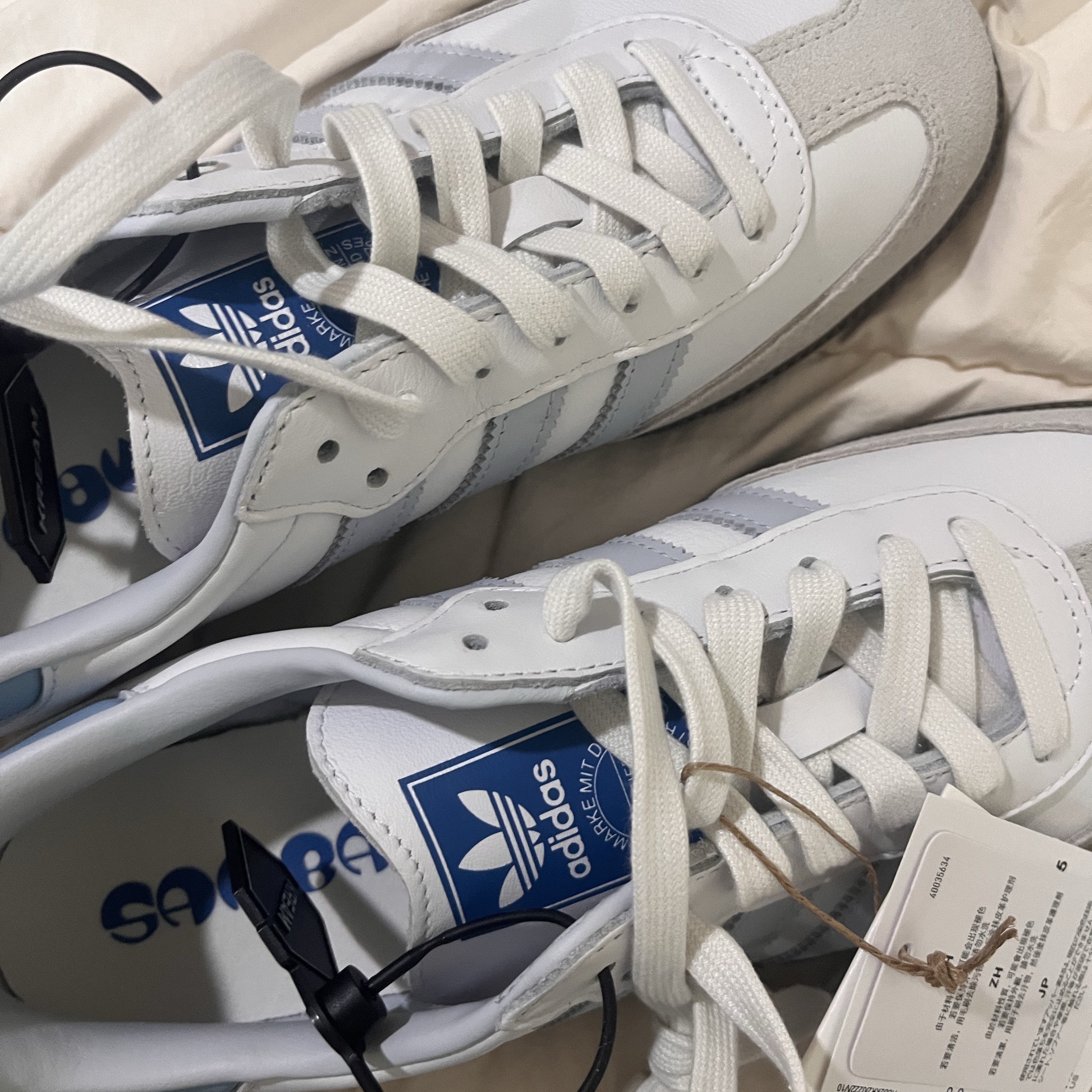 Adidas Samba OG Core White Halo Blue 착용 스타일