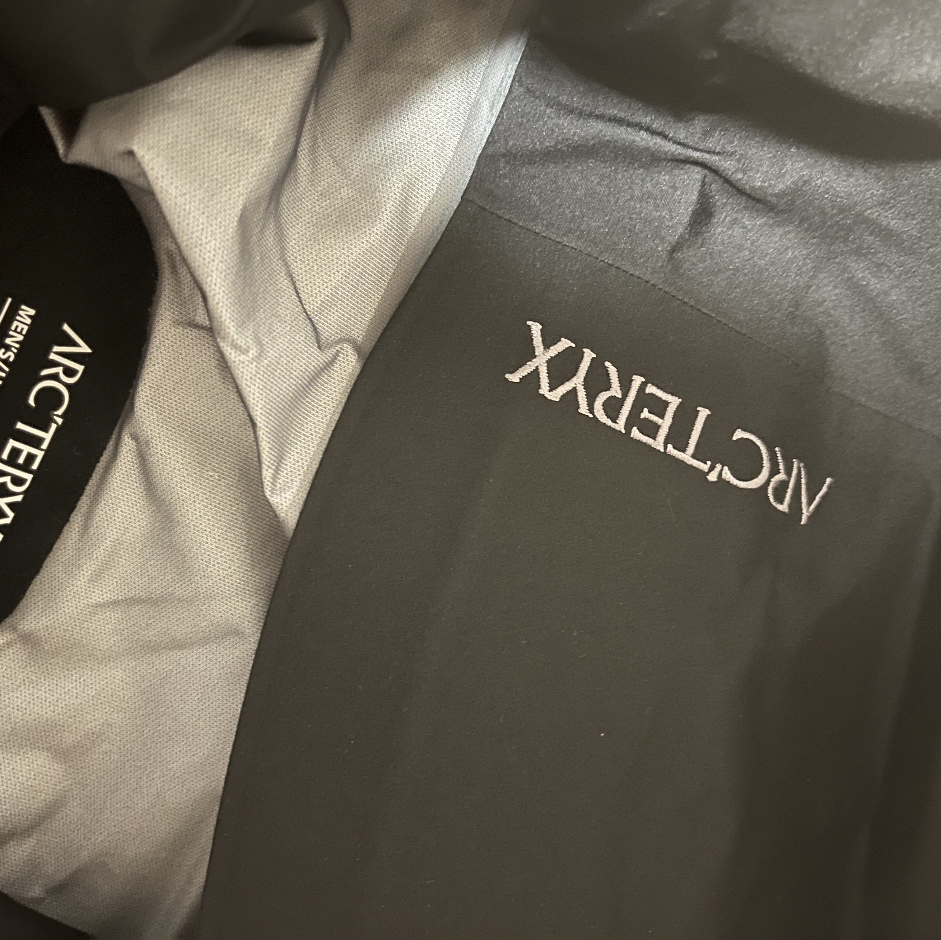 Arc'teryx Beta Jacket Black 착용 스타일 - 2