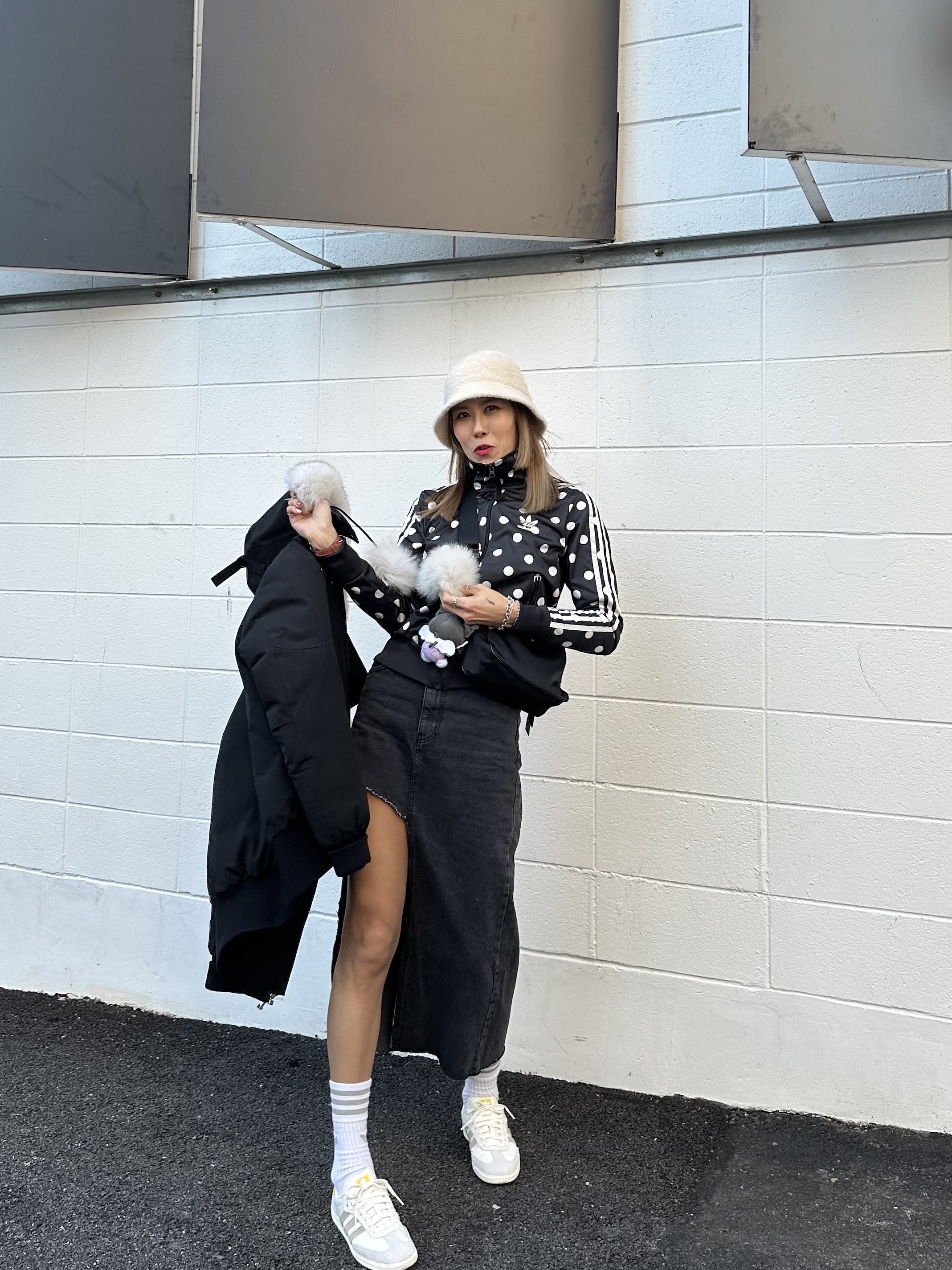 Adidas x Kasina Samba Consortium Cup Off White Trace Khaki, Sanrio Kuromi Baby Angel Series Mascot Holder 착용 스타일 - 3