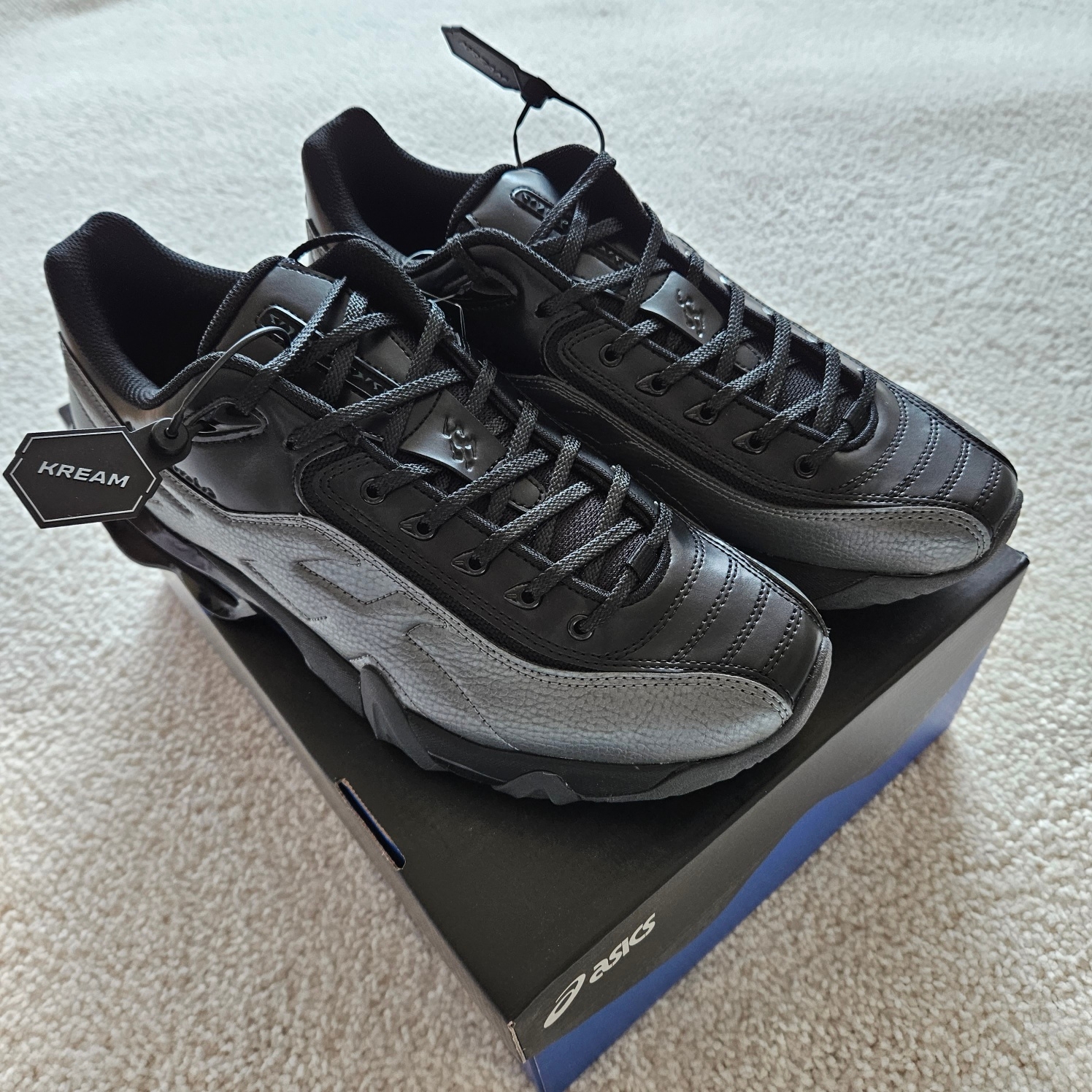 Asics x Kiko Kostadinov Novalis Gel-Teremoa Obsidian Black Smoke Shadow 착용 스타일