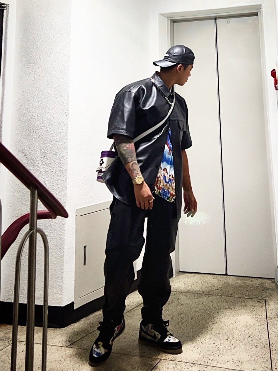Supreme Leather Camp Cap Black - 21SS, Supreme Leather S/S Work Shirt Black - 23FW 착용 스타일 - 2
