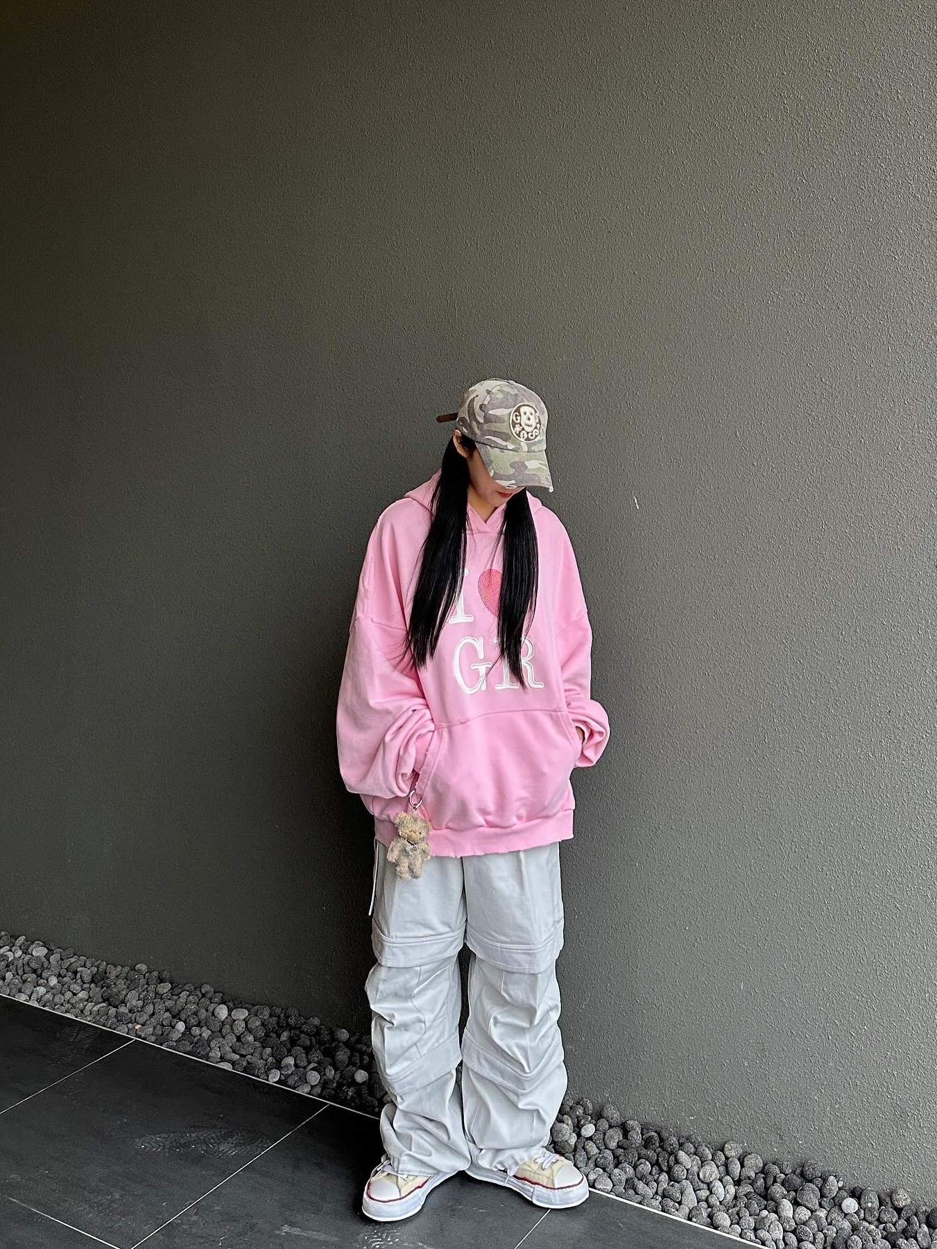 Project G/R I Love GR Hoodie Pink - Haus of GR Exclusive, Maison Mihara Yasuhiro Peterson OG Sole Canvas Low-top Sneakers Natural 착용 스타일 - 2
