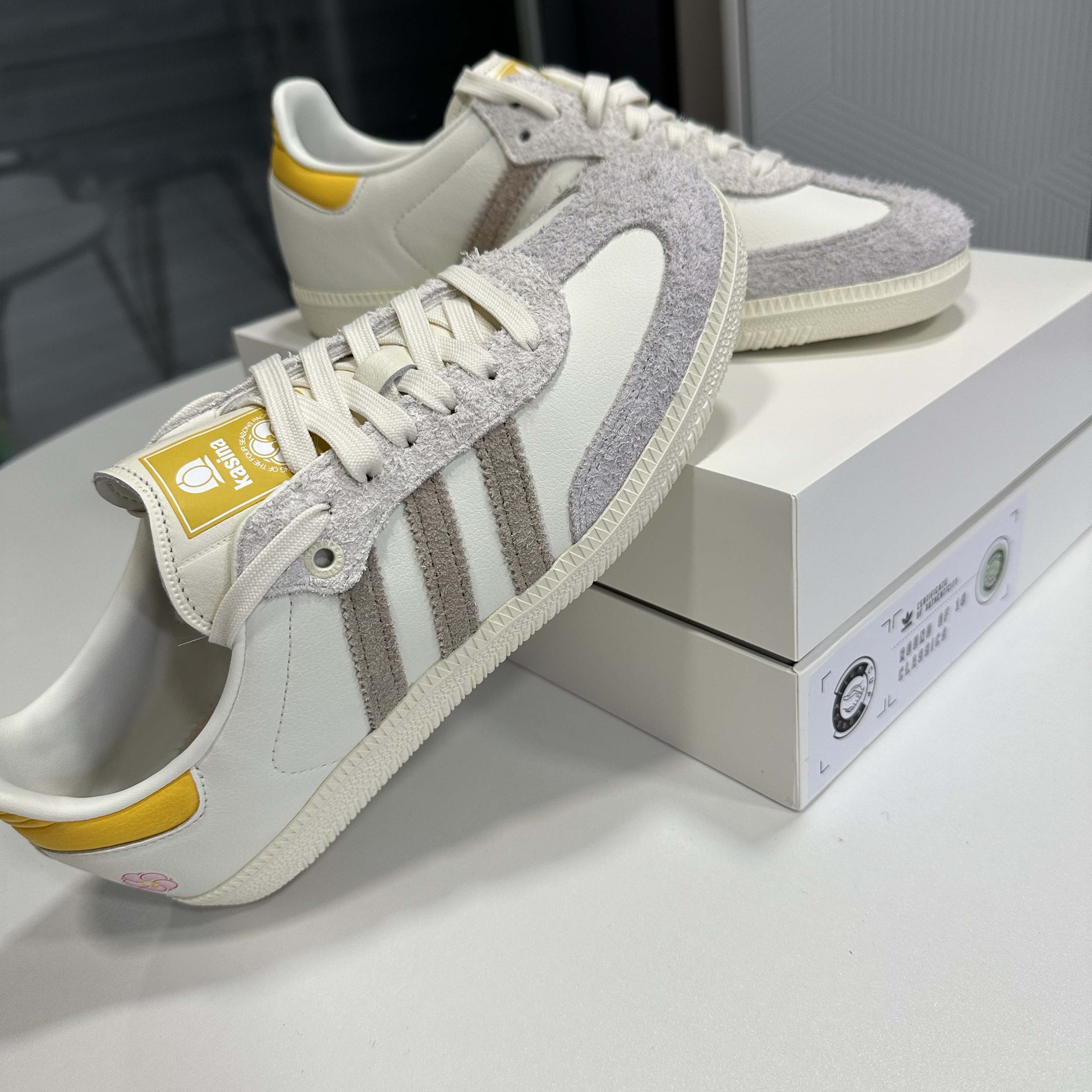 Adidas x Kasina Samba Consortium Cup Off White Trace Khaki 착용 스타일