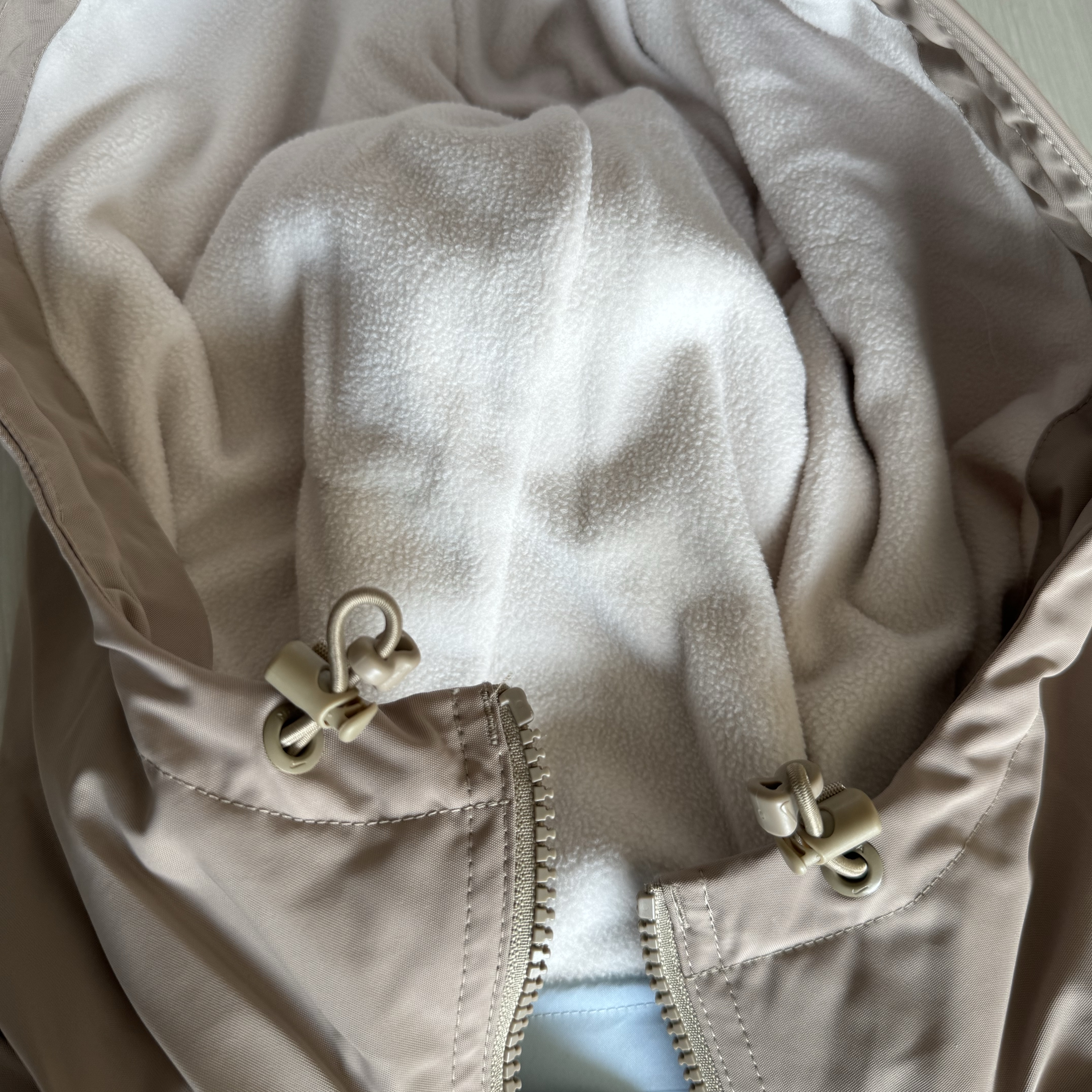 Nike x Drake Nocta Basketball Sideline Jacket Khaki (DV3647-248) 착용 스타일 - 1
