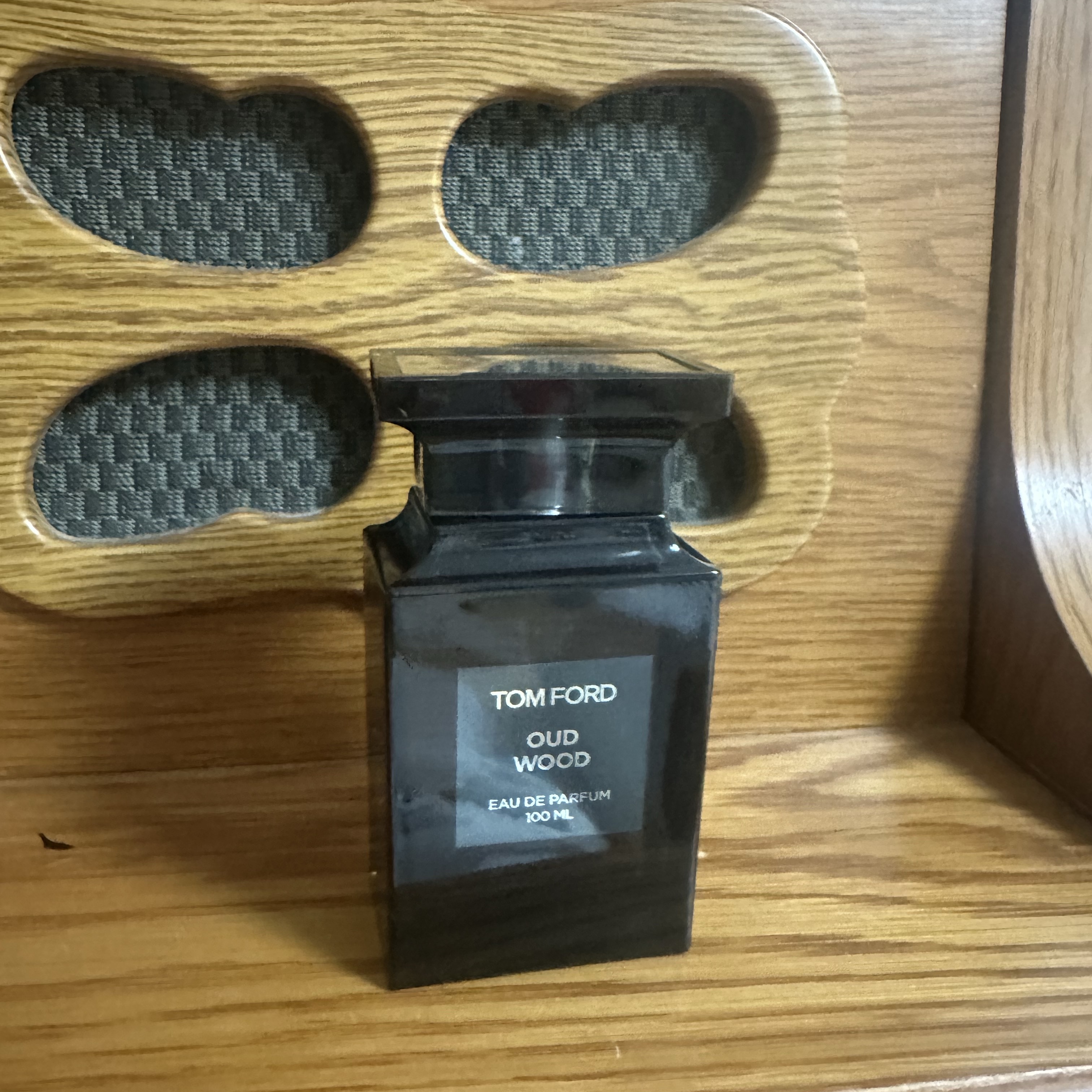 Tom Ford Oud Wood Eau De Parfum 100ml 착용 스타일