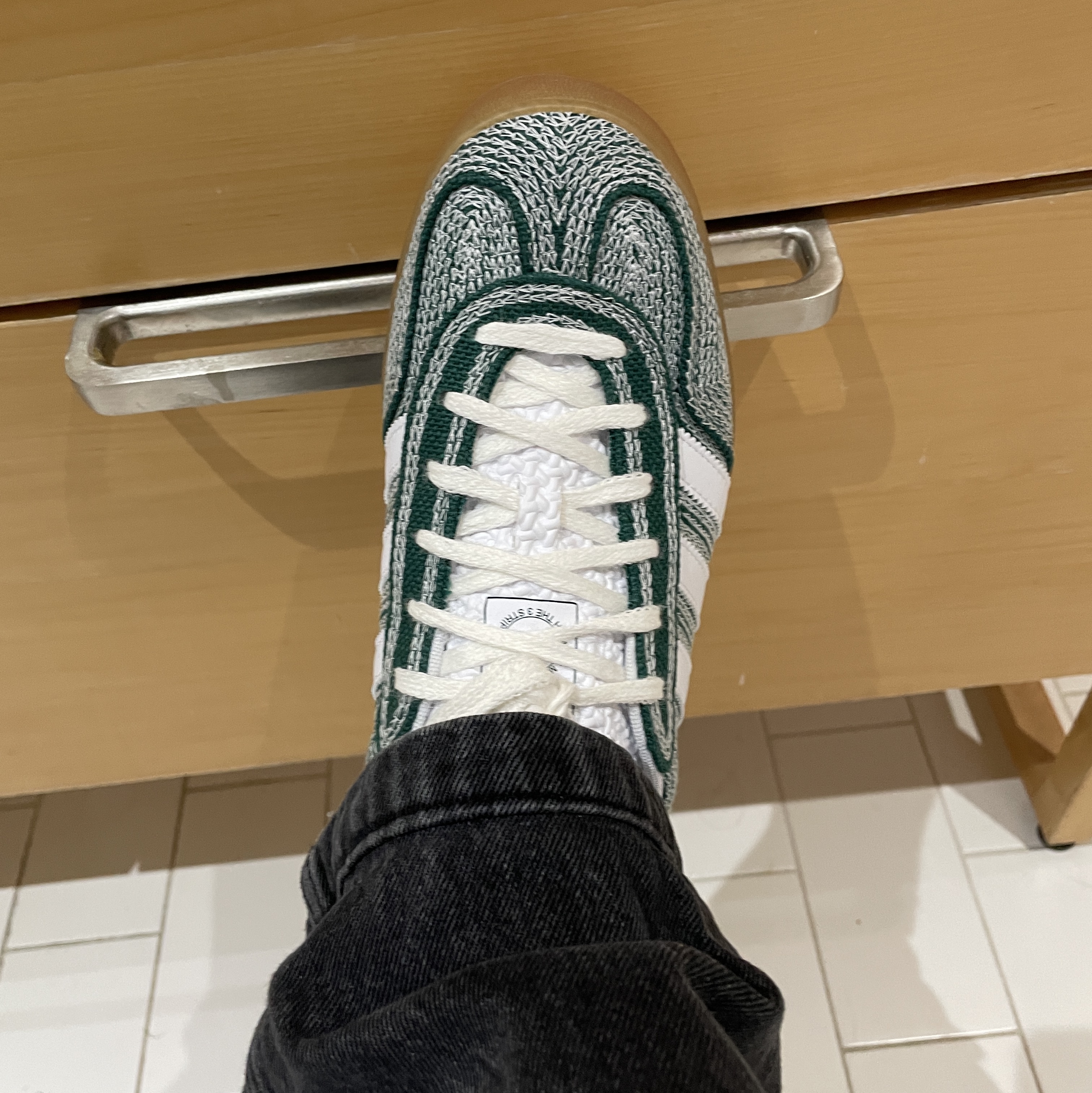 Adidas x Sean Wotherspoon Gazelle Indoor Collegiate Green Cloud White 착용 스타일 - 1