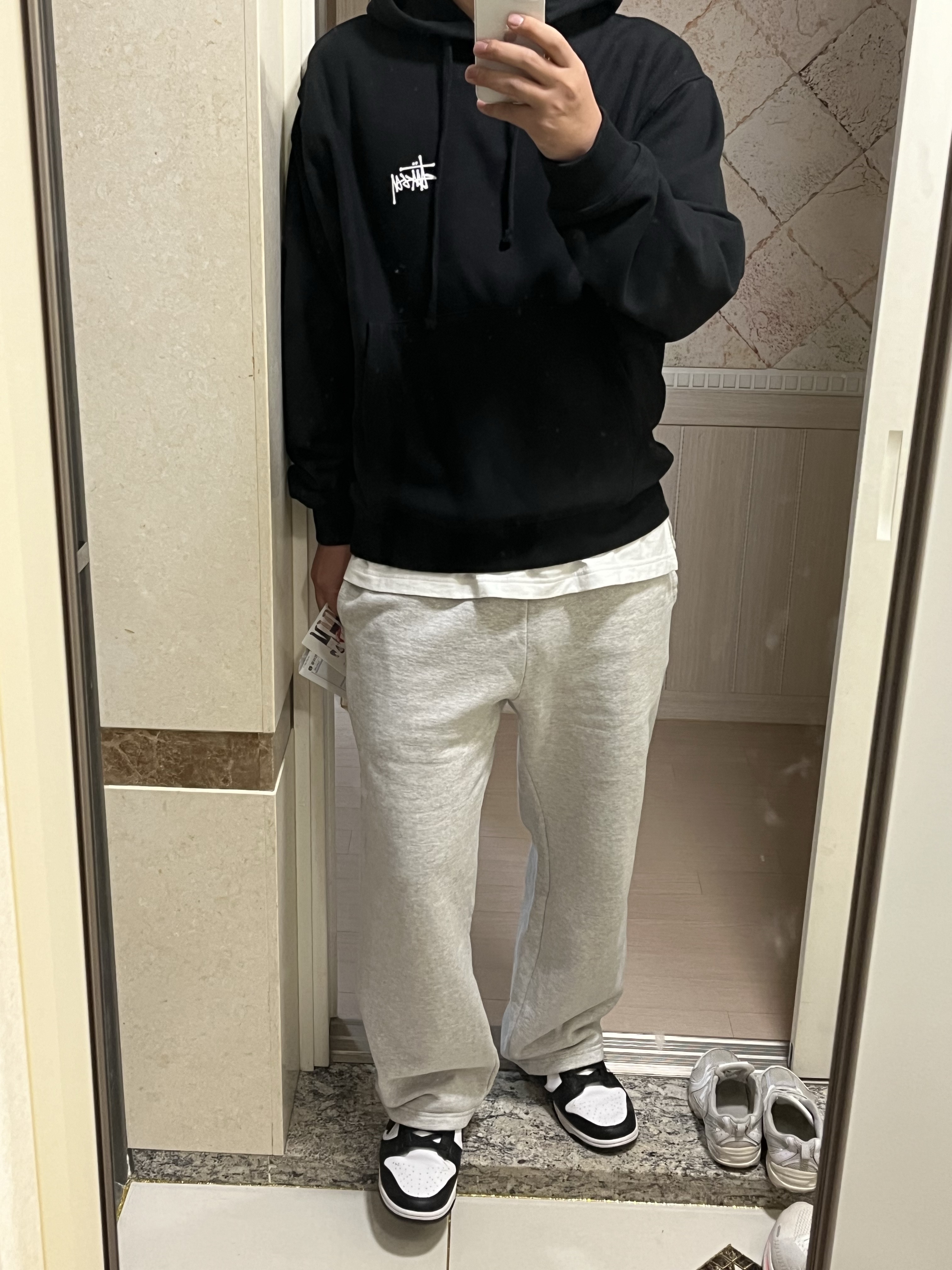 Stussy Basic Stussy Hoodie Black 2023, Nike Dunk Low Retro Black 착용 스타일