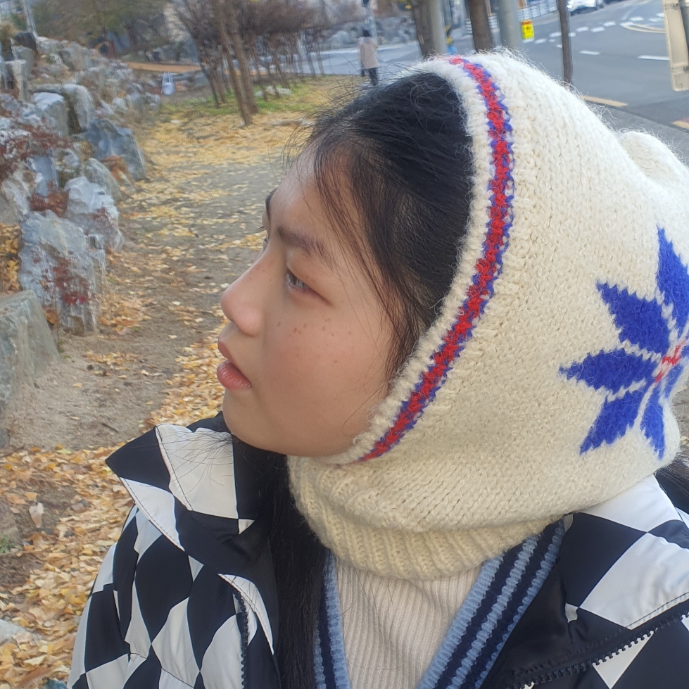 Greenbutter Women Snowflake Alpaca Balaclava Cream 착용 스타일 - 3