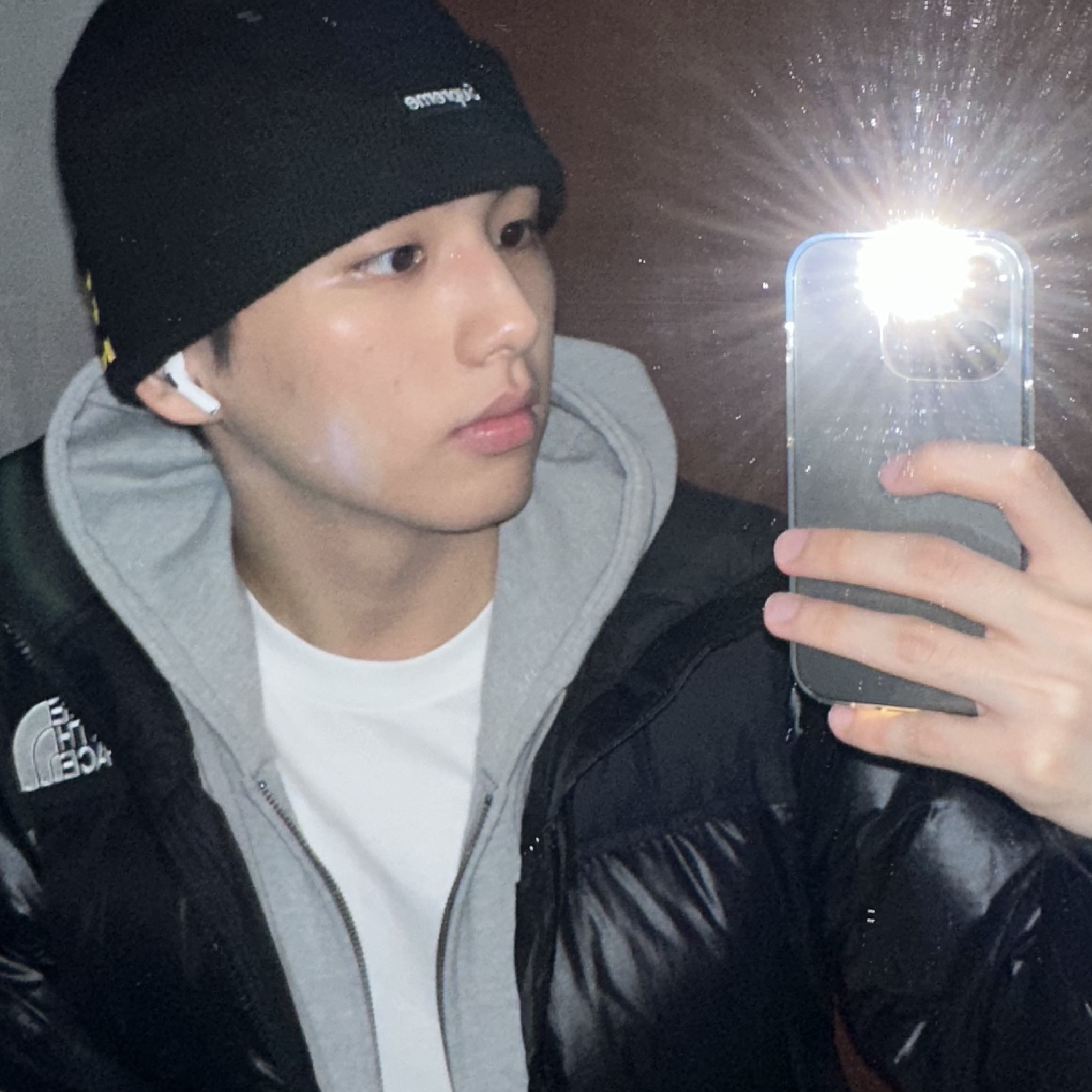 Supreme New Era Varsity Beanie Black - 23FW, The North Face 1996 Eco Nuptse Jacket Real Black 착용 스타일 - 2